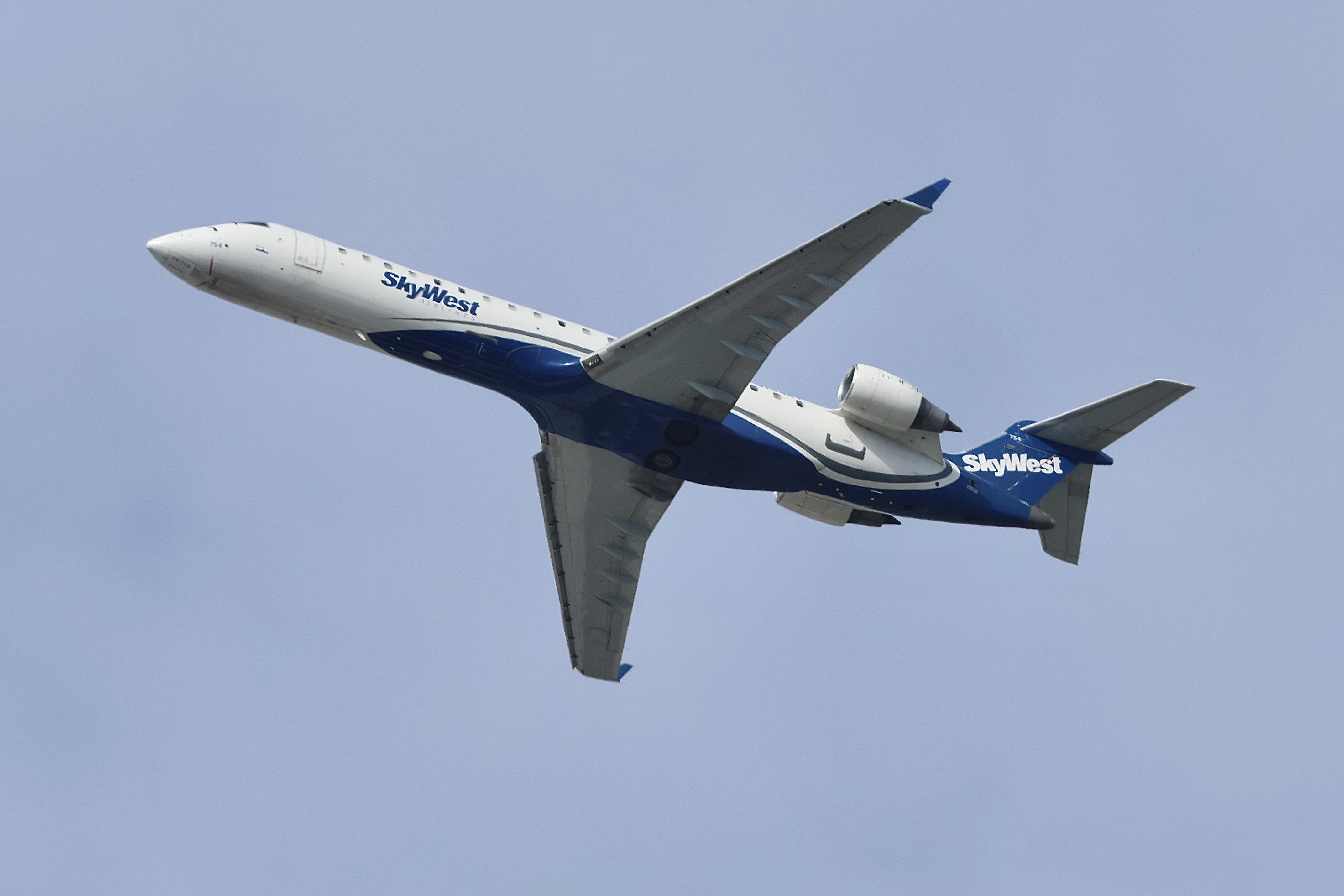 N754EV @ KORD - CRJ7 SkyWest / United Express  Bombardier CRJ-701 B754EV departing 28R KORD - by MarkKalfas