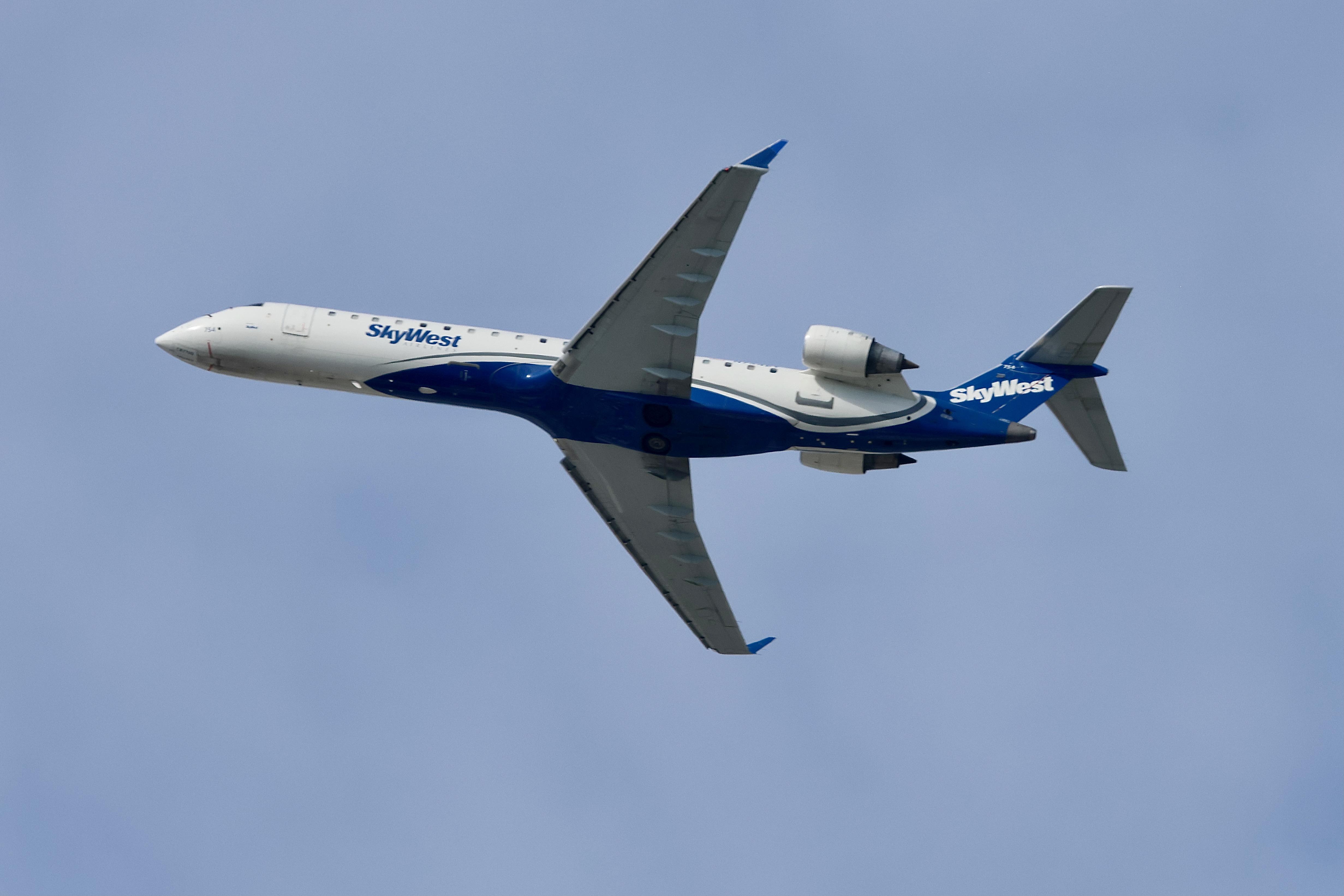 N754EV @ KORD - CRJ7 SkyWest / United Express  Bombardier CRJ-701 B754EV departing 28R KORD - by MarkKalfas