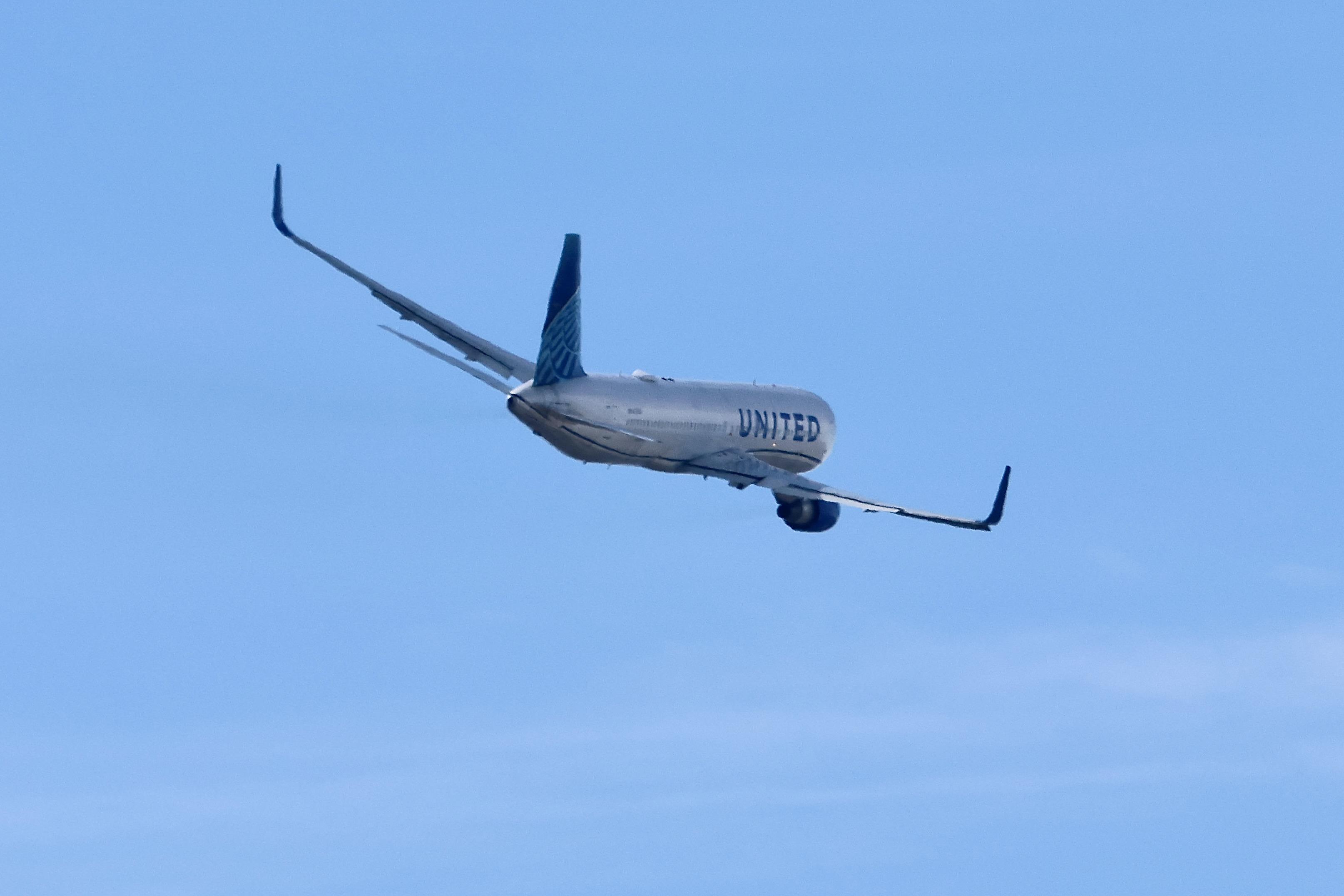 N676UA photo, click to enlarge
