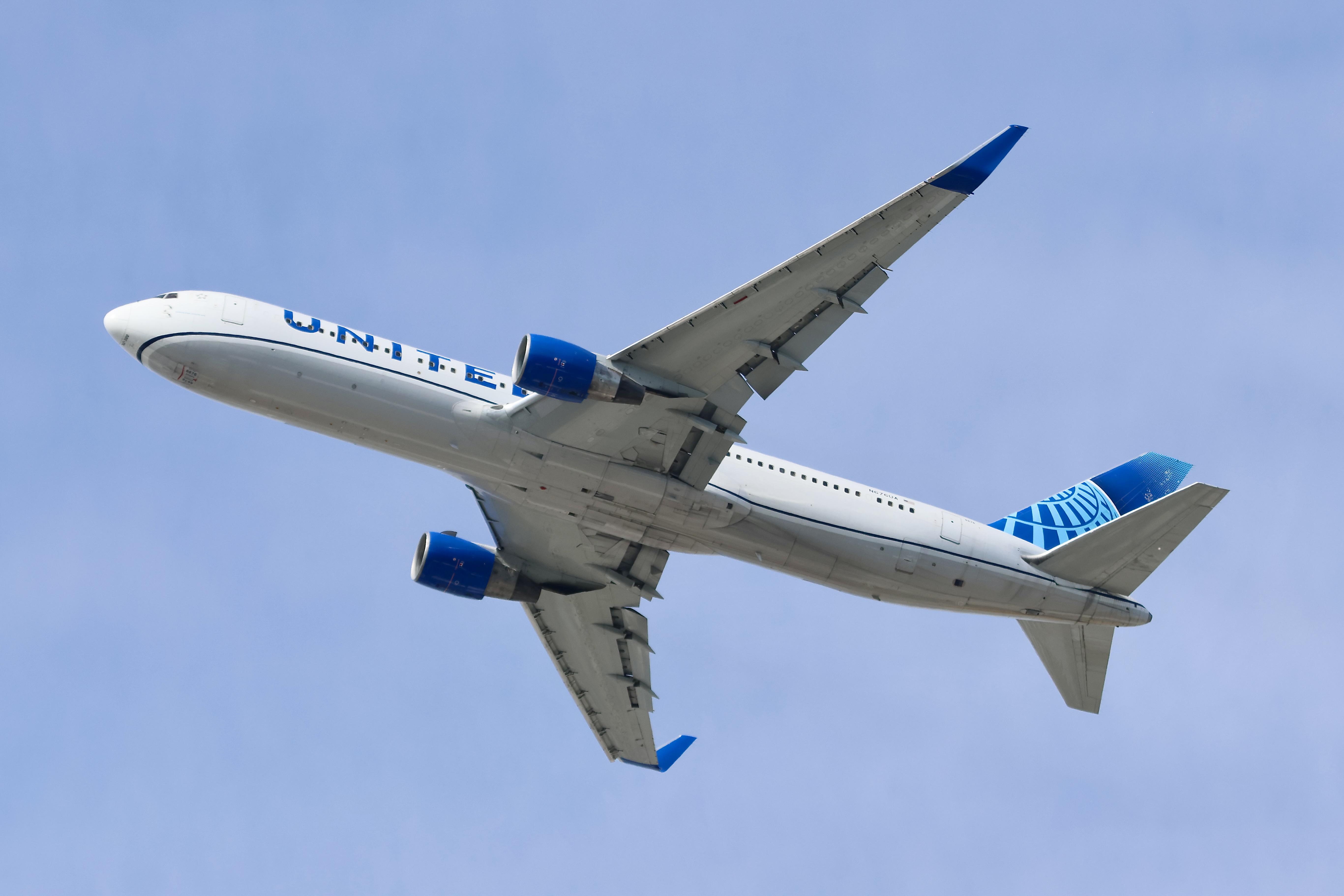 N676UA photo, click to enlarge