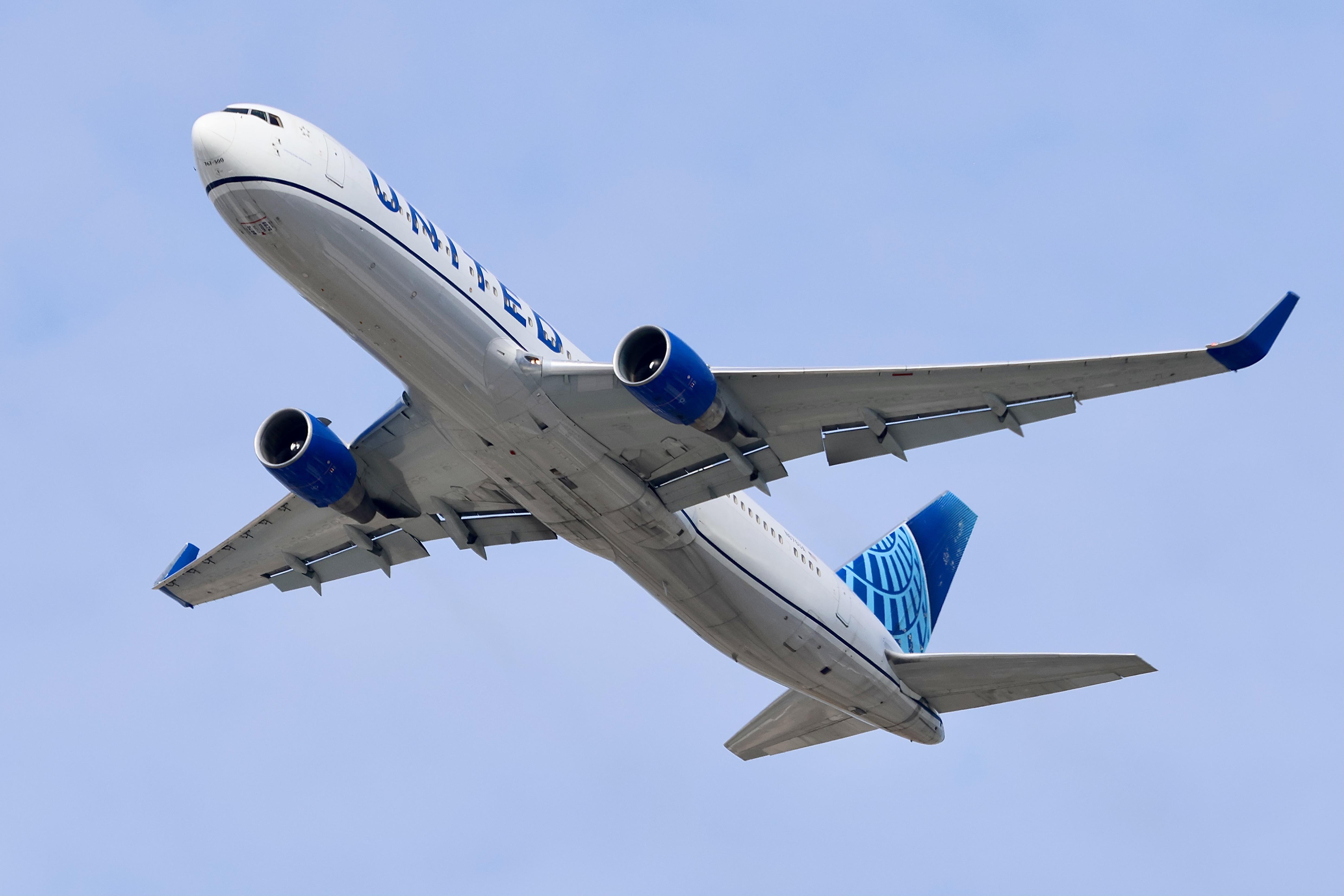N676UA photo, click to enlarge