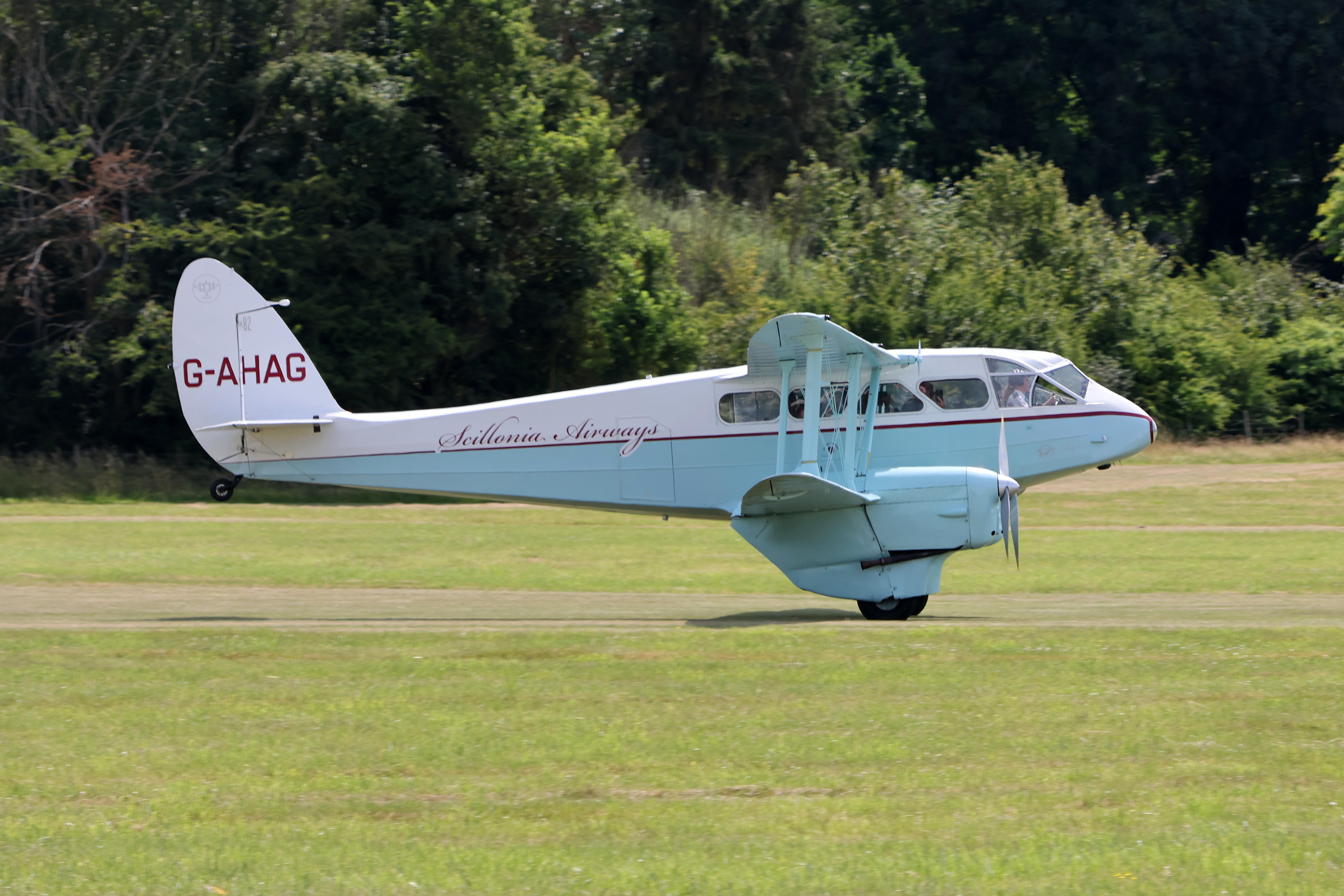 G-AHAG @ EGTH - G-AHAG 1945 de Havilland DH.89A Dragon Rapide Old Warden 
 - by PhilR