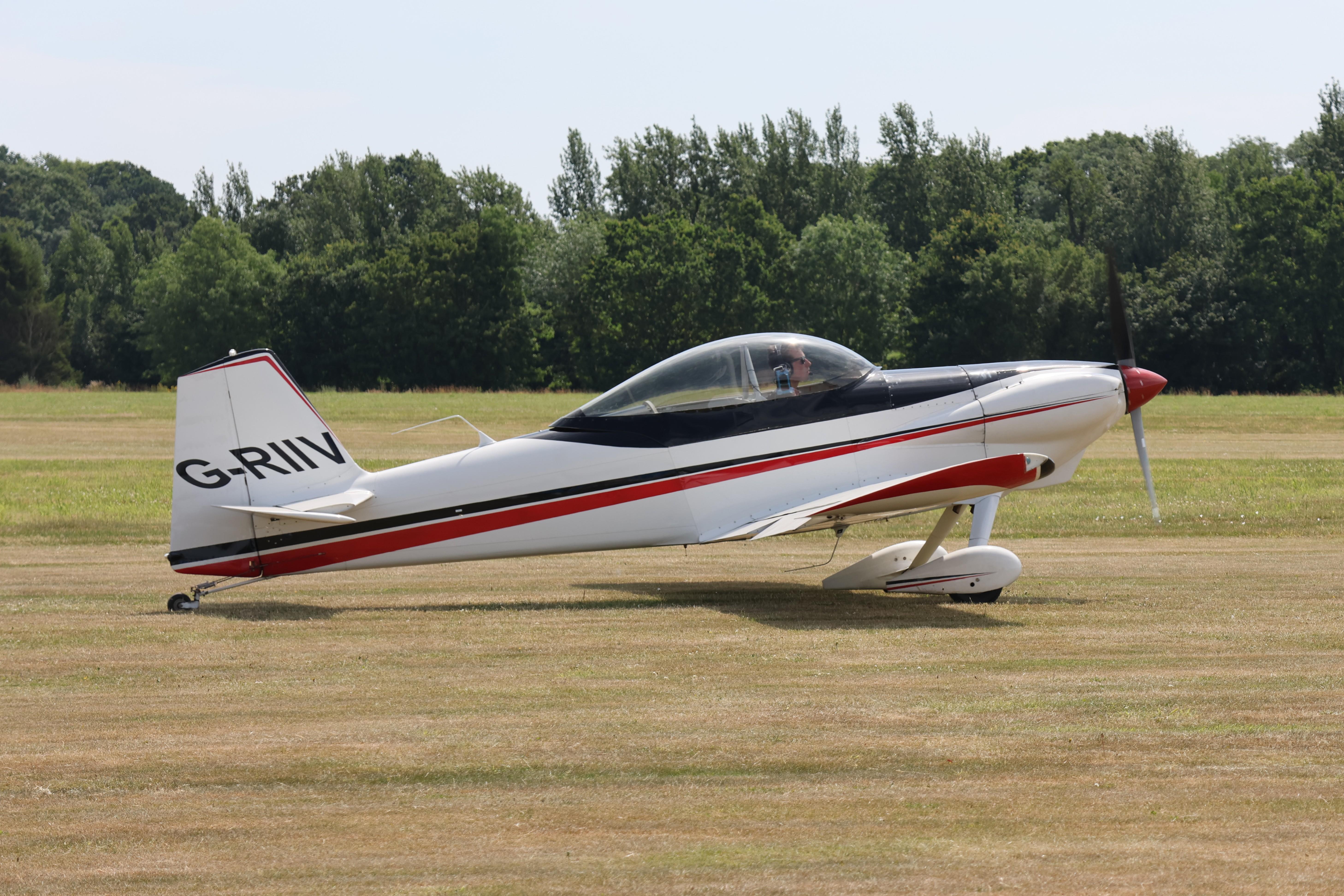 G-RIIV @ EGTH - G-RIIV 1988 VANS RV-4 Old Warden  - by PhilR