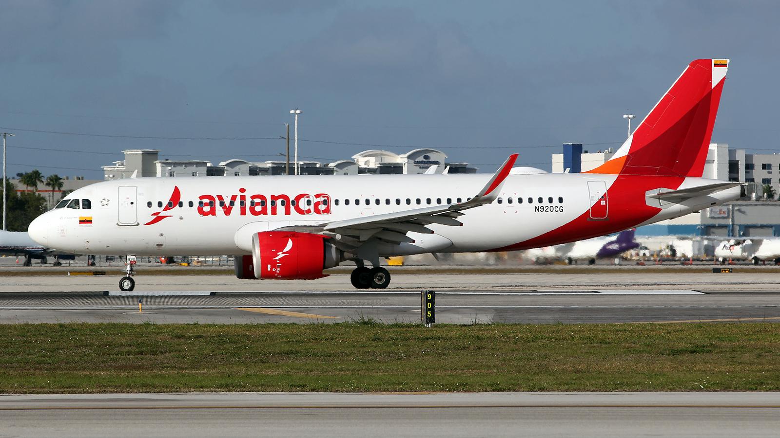 N920CG @ KMIA - at mia - by Ronald