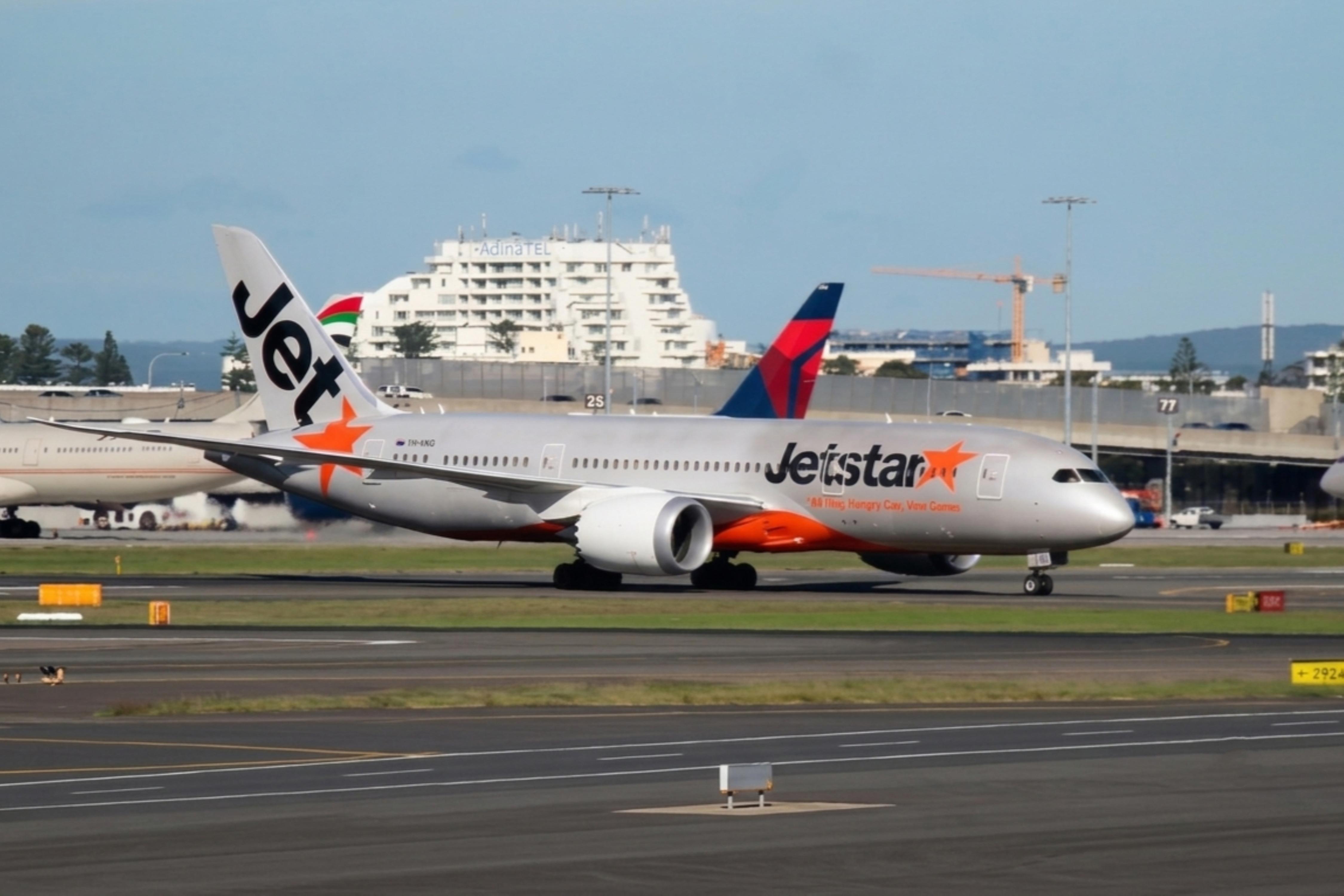 VH-VKG @ YSSY - VH-VKG 2014 B787-800 Jetstar SYD - by PhilR