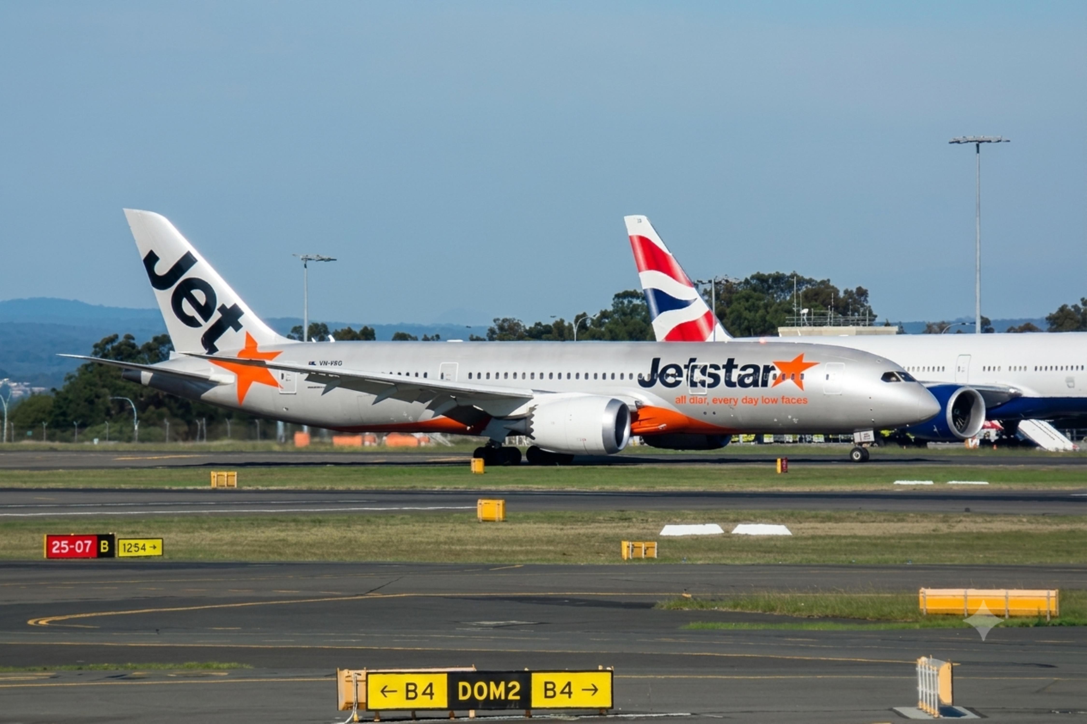 VH-VKG @ YSSY - VH-VKG 2014 B787-800 Jetstar SYD 
 - by PhilR