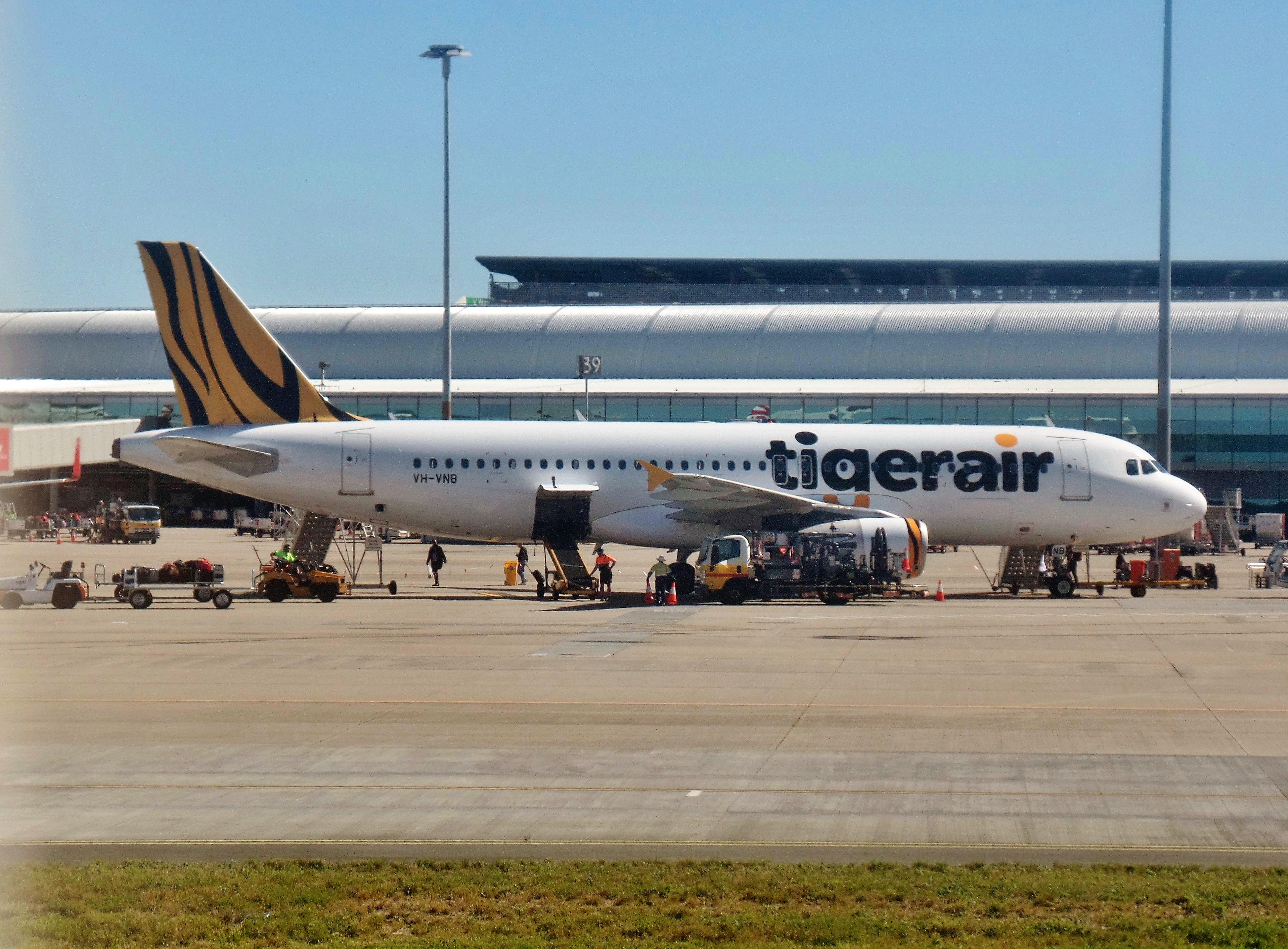 VH-VNB @ YBBN - VH-VNB 2006 A320-200 Tigerair BNE  - by PhilR