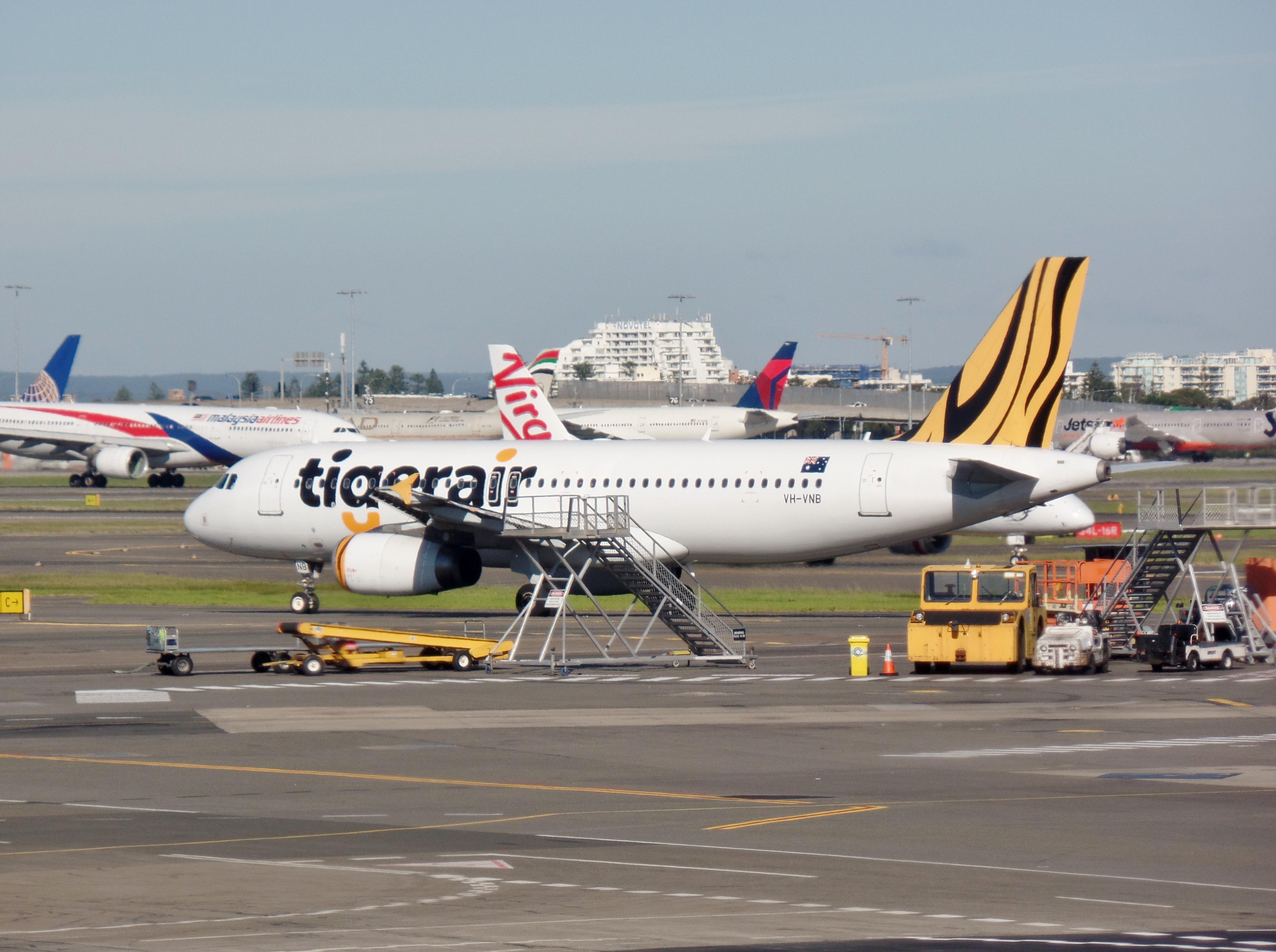 VH-VNB @ YSSY - VH-VNB 2006 A320-200 Tigerair SYD - by PhilR