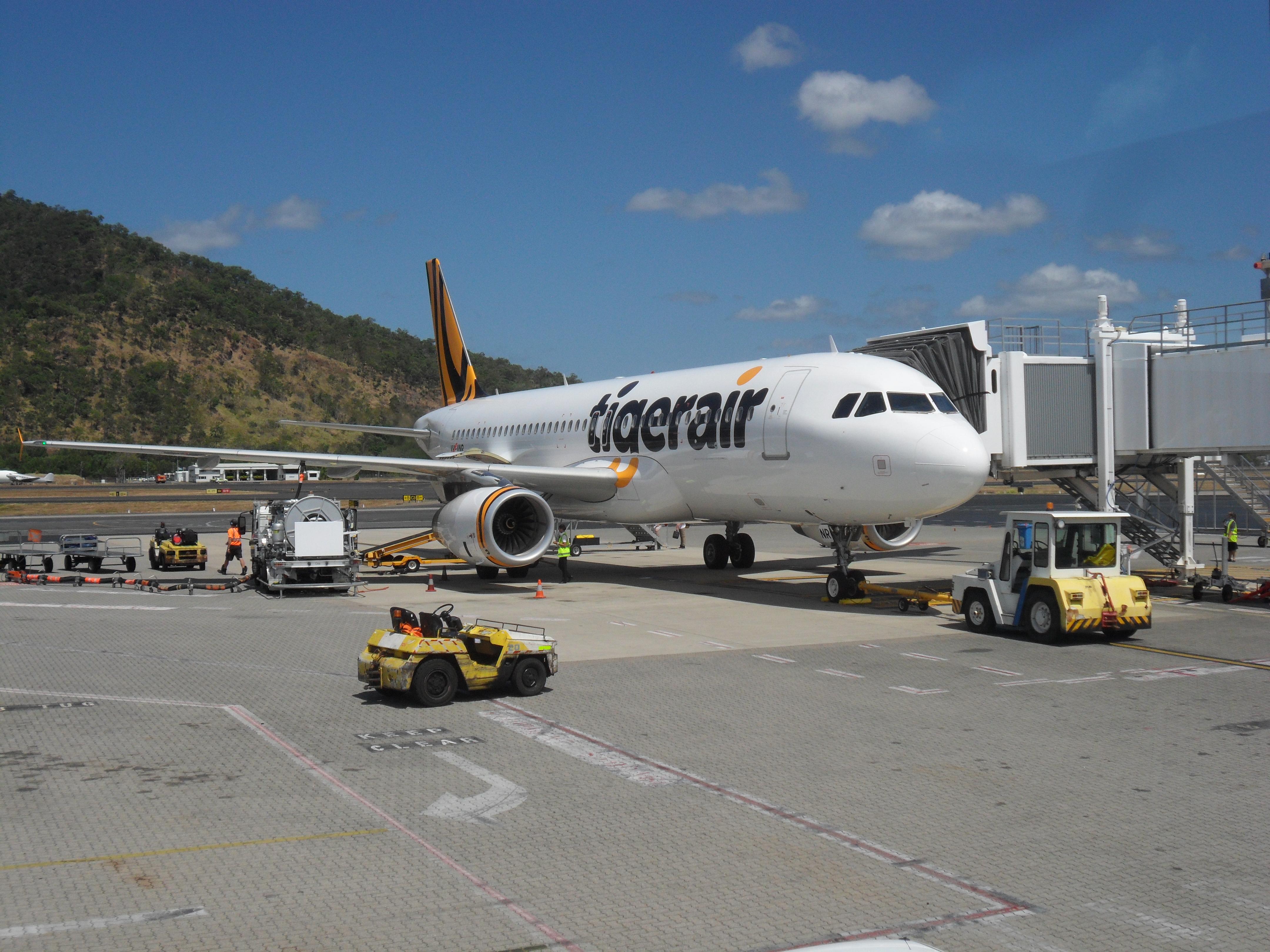 VH-VNR @ YBCS - VH-VNR 2013 A320-200 Tigerair CNS
 - by PhilR
