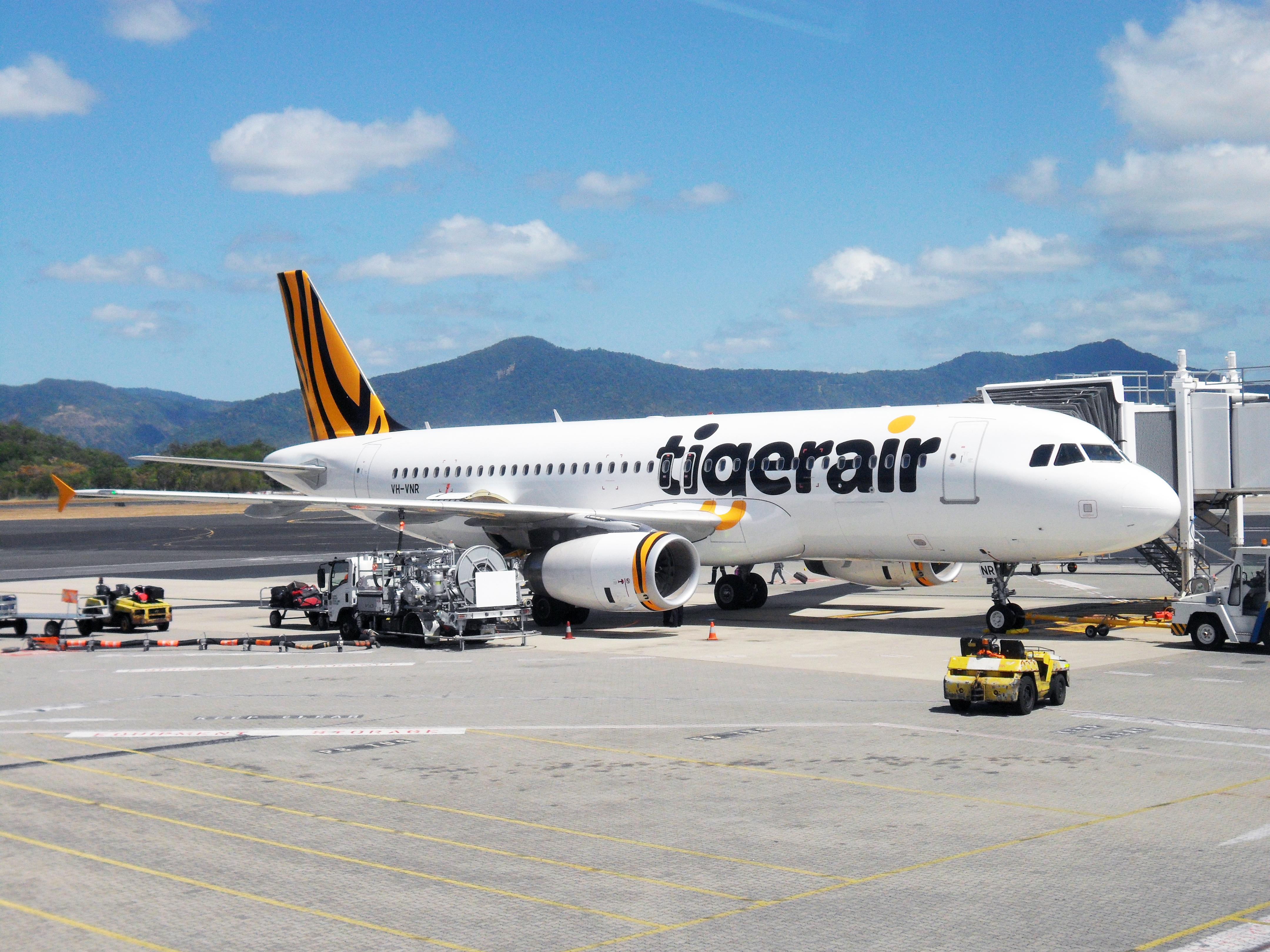 VH-VNR @ YBCS - VH-VNR 2013 A320-200 Tigerair CNS
 - by PhilR