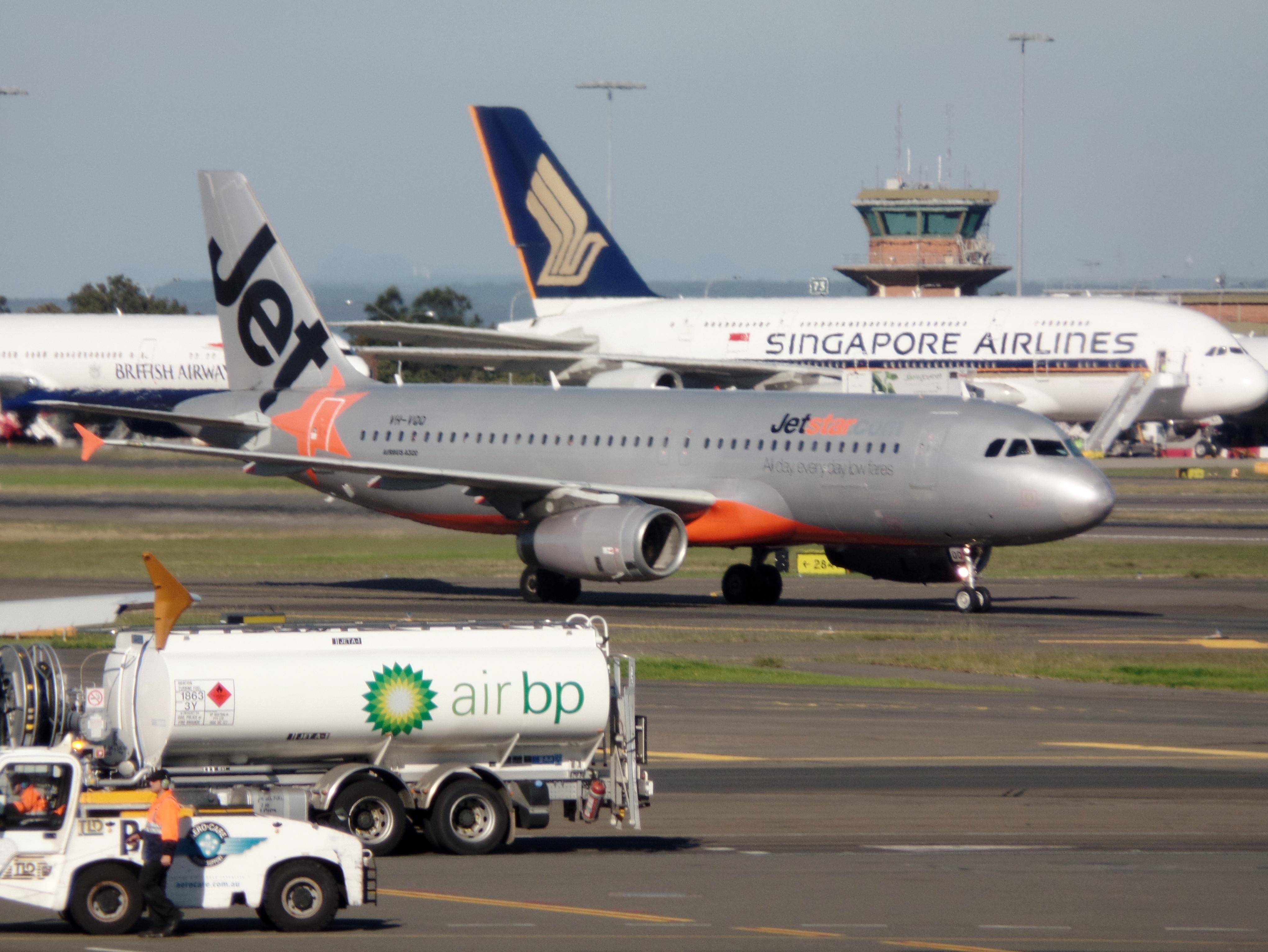 VH-VQQ @ YSSY - VH-VQQ 2005 A320-200 Jetstar SYD 
 - by PhilR
