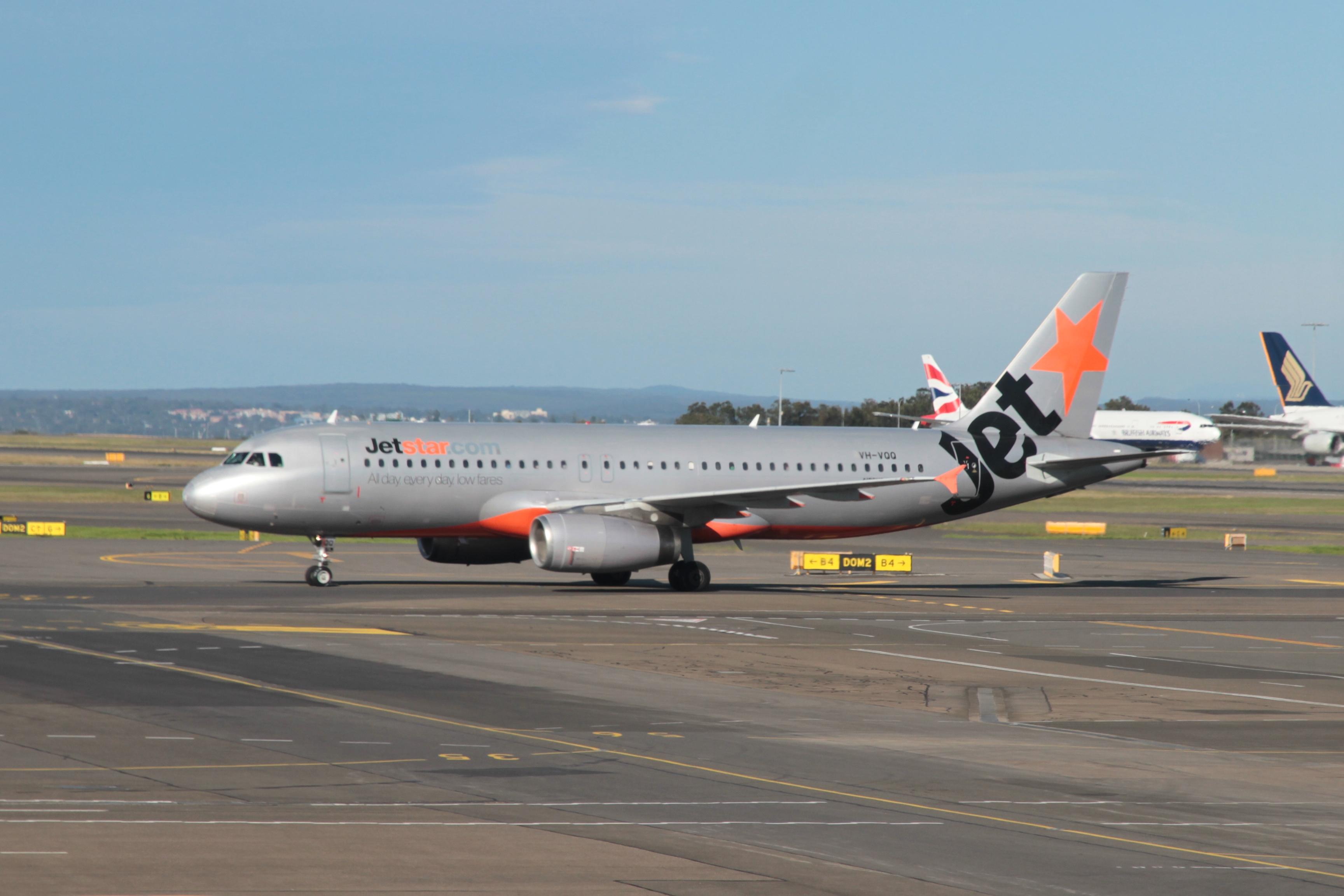 VH-VQQ @ YSSY - VH-VQQ 2005 A320-200 Jetstar SYD - by PhilR