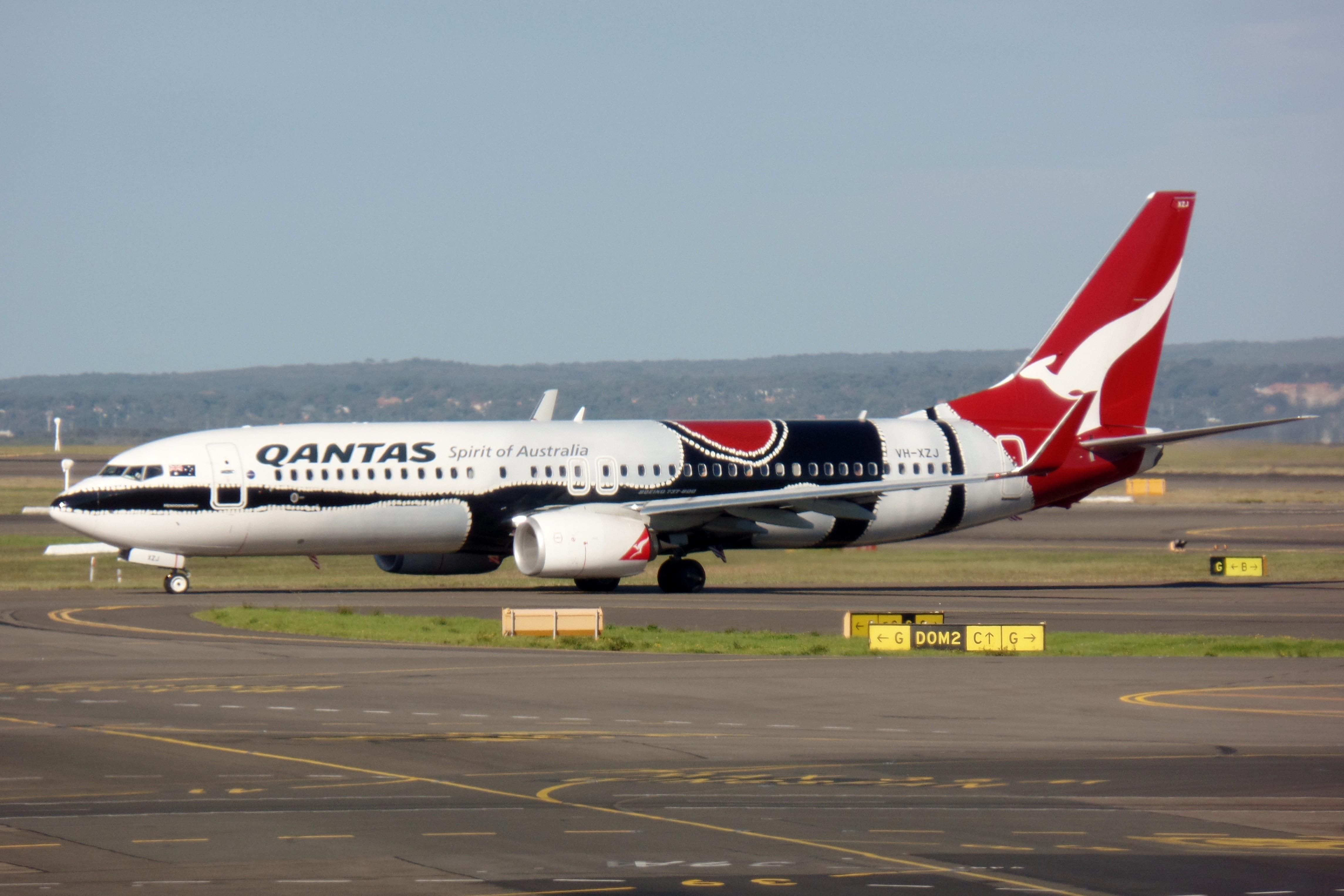 VH-XZJ @ YSSY - VH-XZJ 2013 B737-800 QANTAS SYD 
 - by PhilR