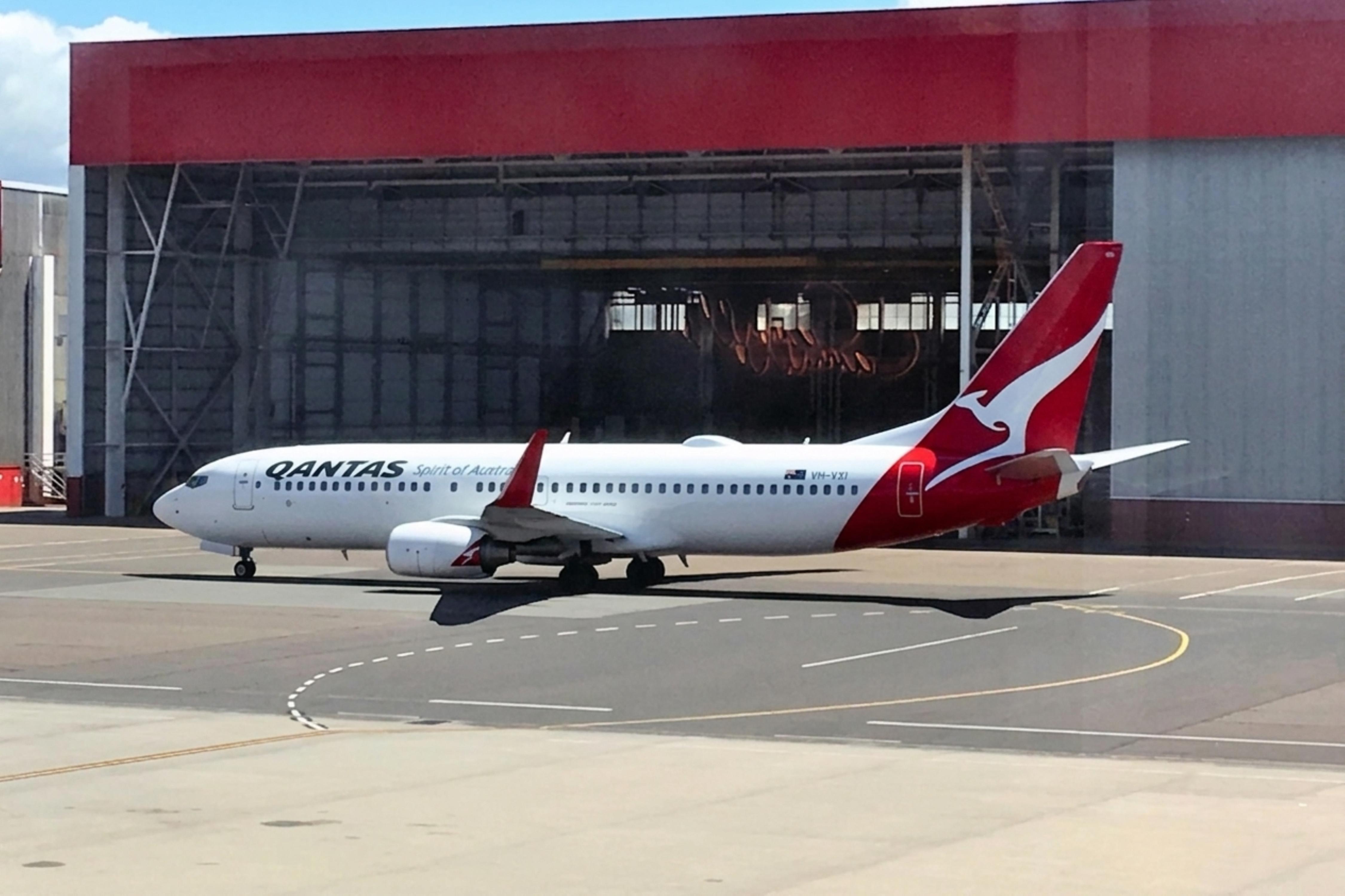VH-VXI @ YSSY - VH-VXI 2002 B737-800 QANTAS Sydney  - by PhilR