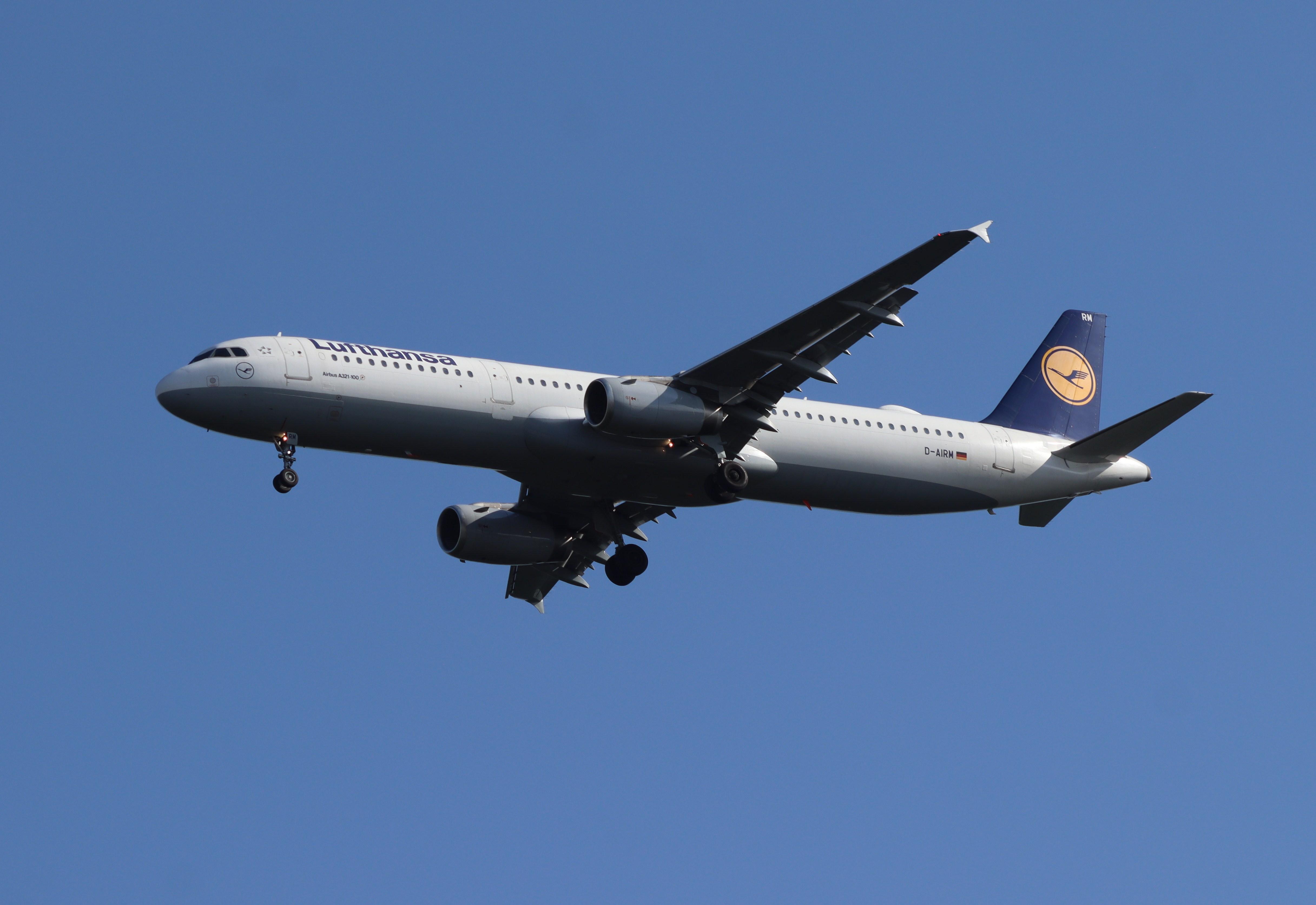 D-AIRM @ EDDF - Airbus A321-131 - by MarkPasqualino