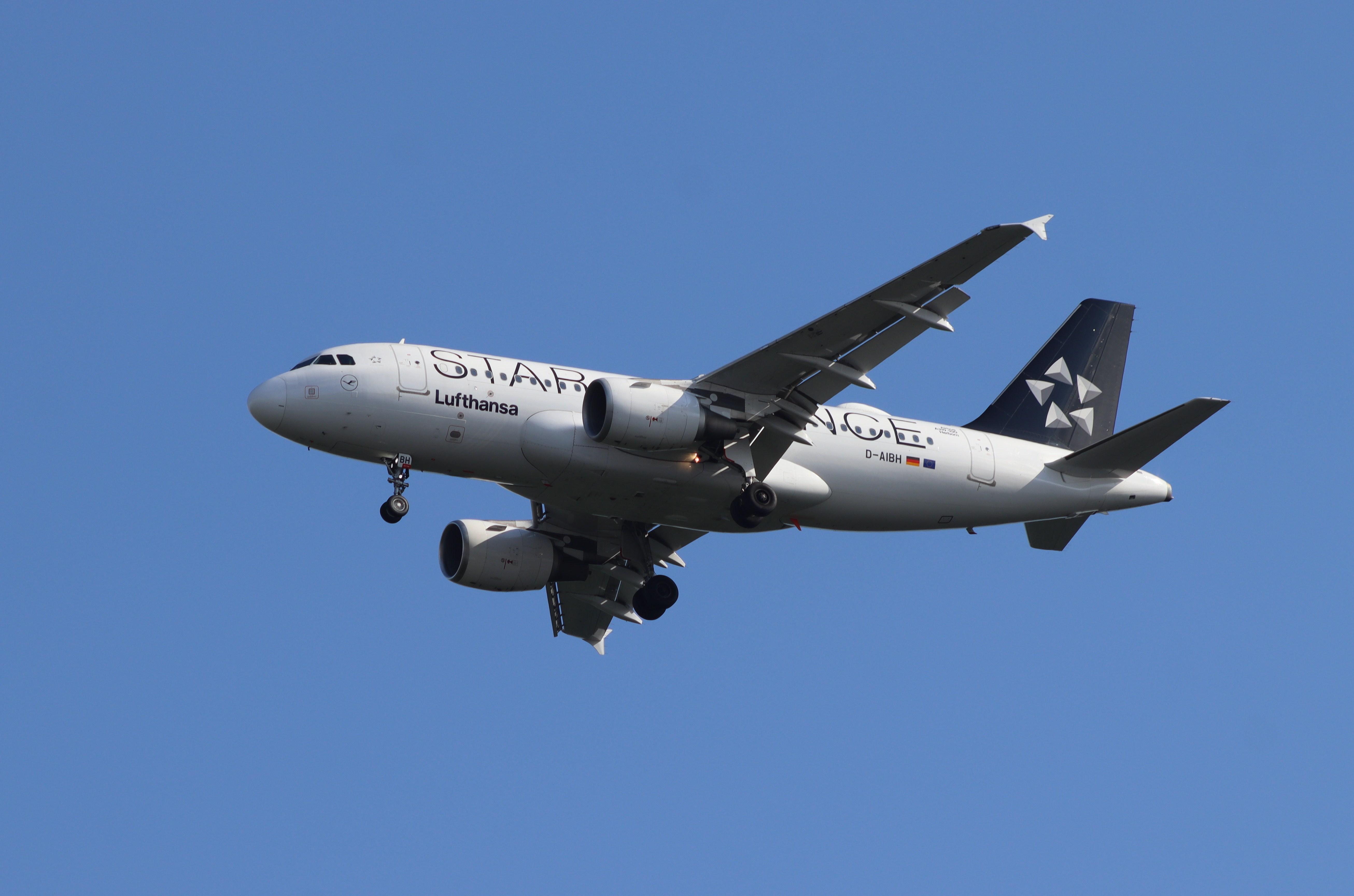 D-AIBH @ EDDF - Airbus A319-112 - by MarkPasqualino