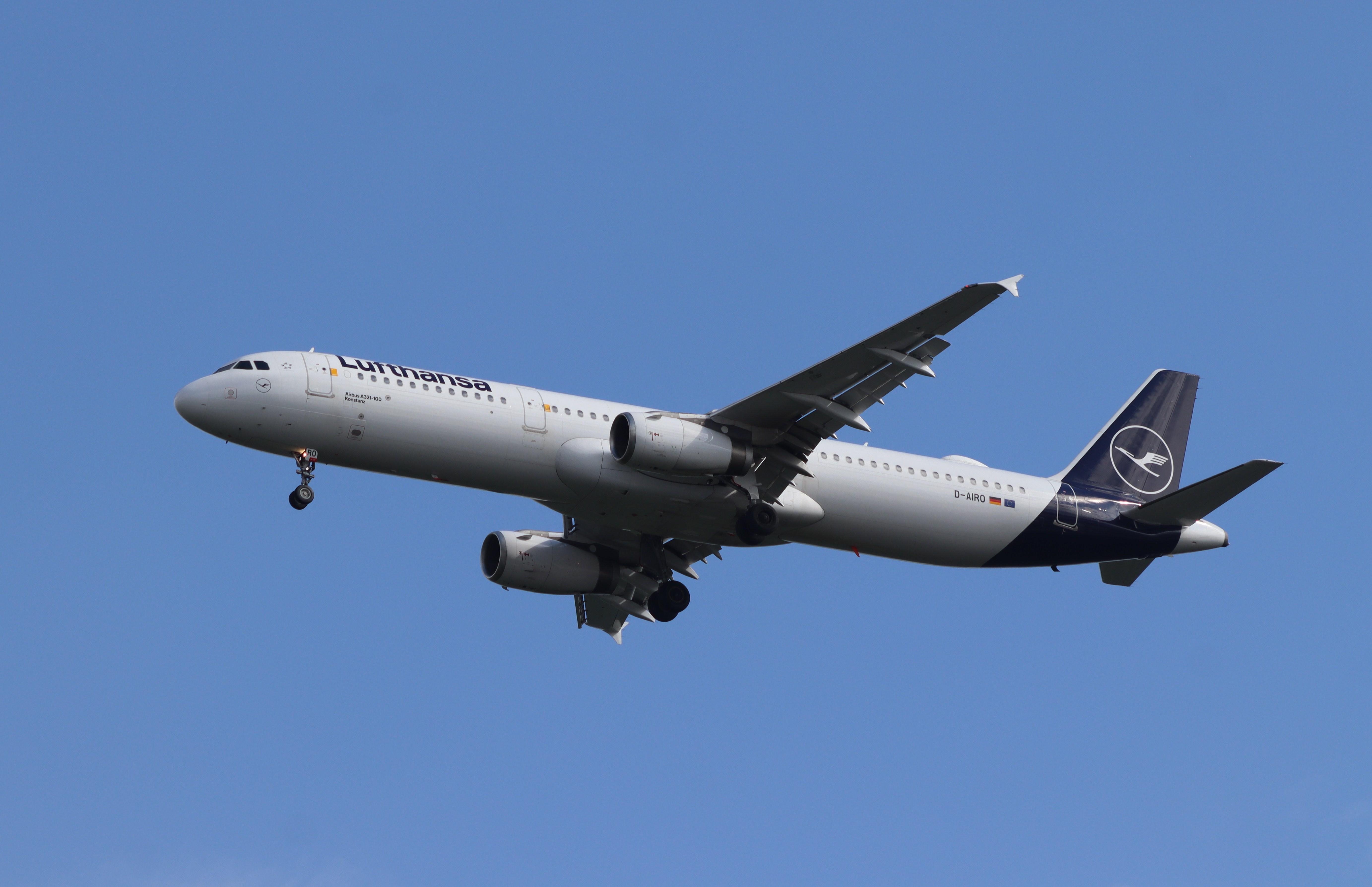 D-AIRO @ EDDF - Airbus A321-131 - by MarkPasqualino
