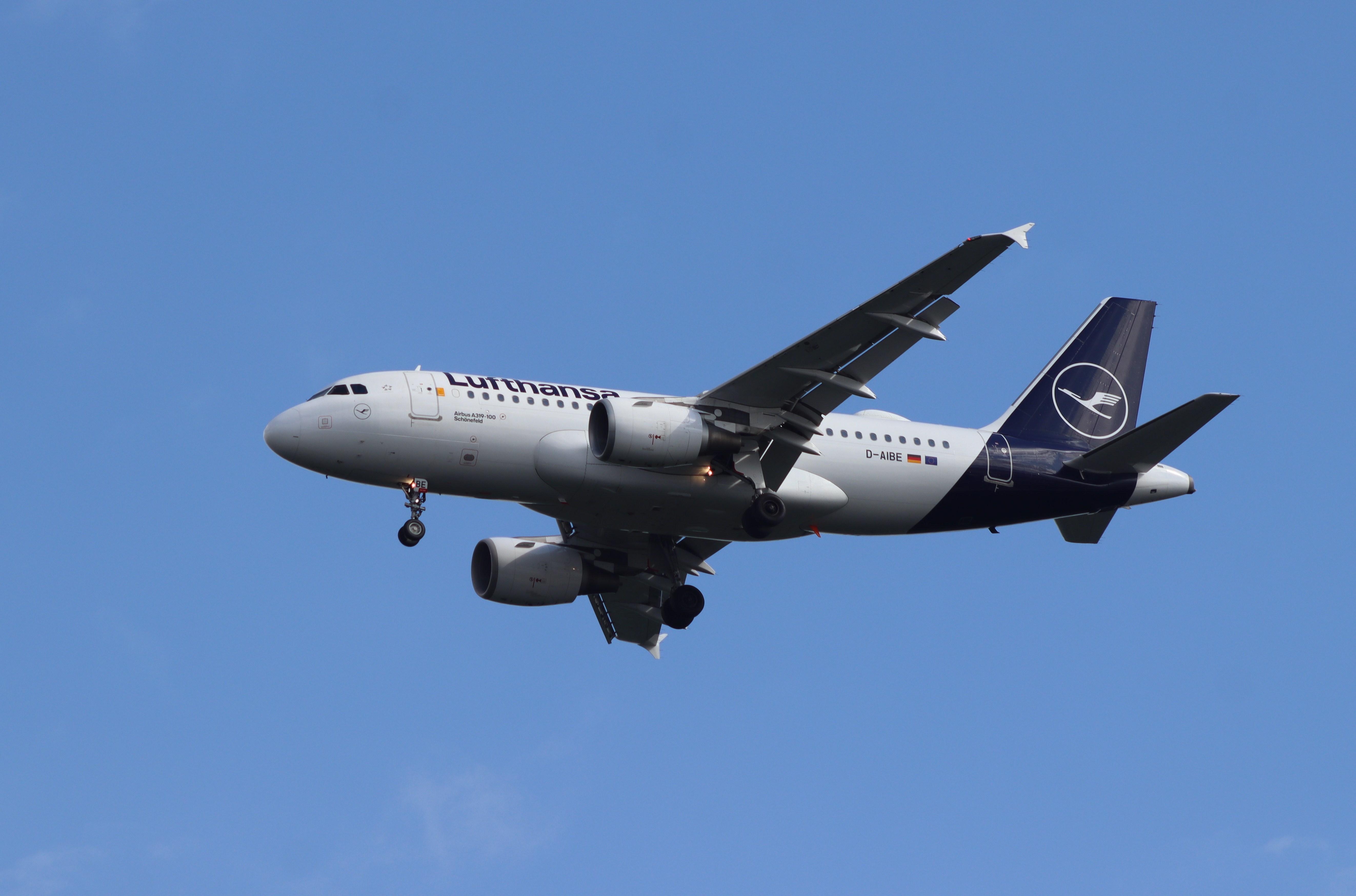 D-AIBE @ EDDF - Airbus A319-112 - by MarkPasqualino