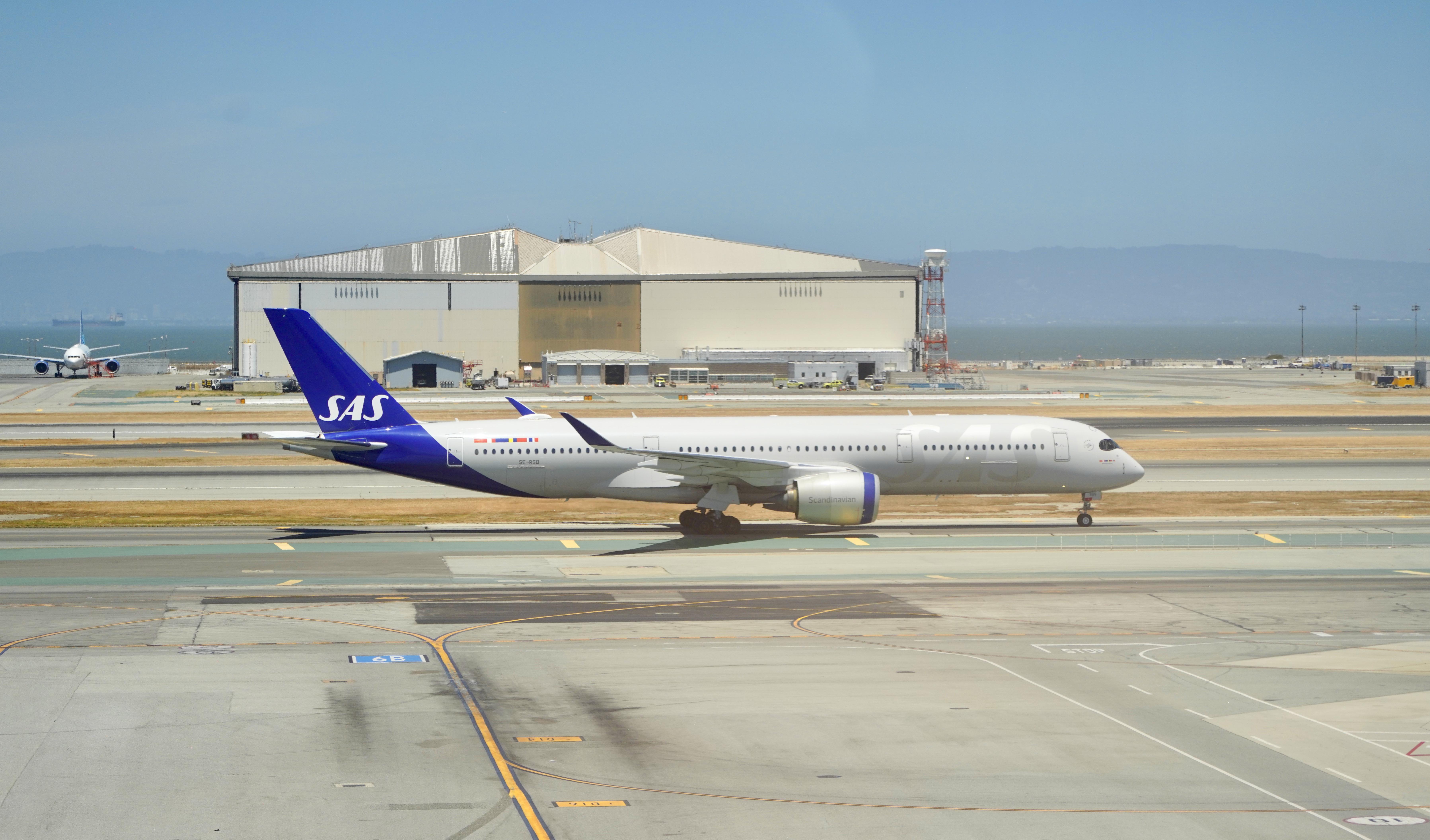 SE-RSD @ KSFO - Sky Terrace SFO 2026 - by ClaytonEddy
