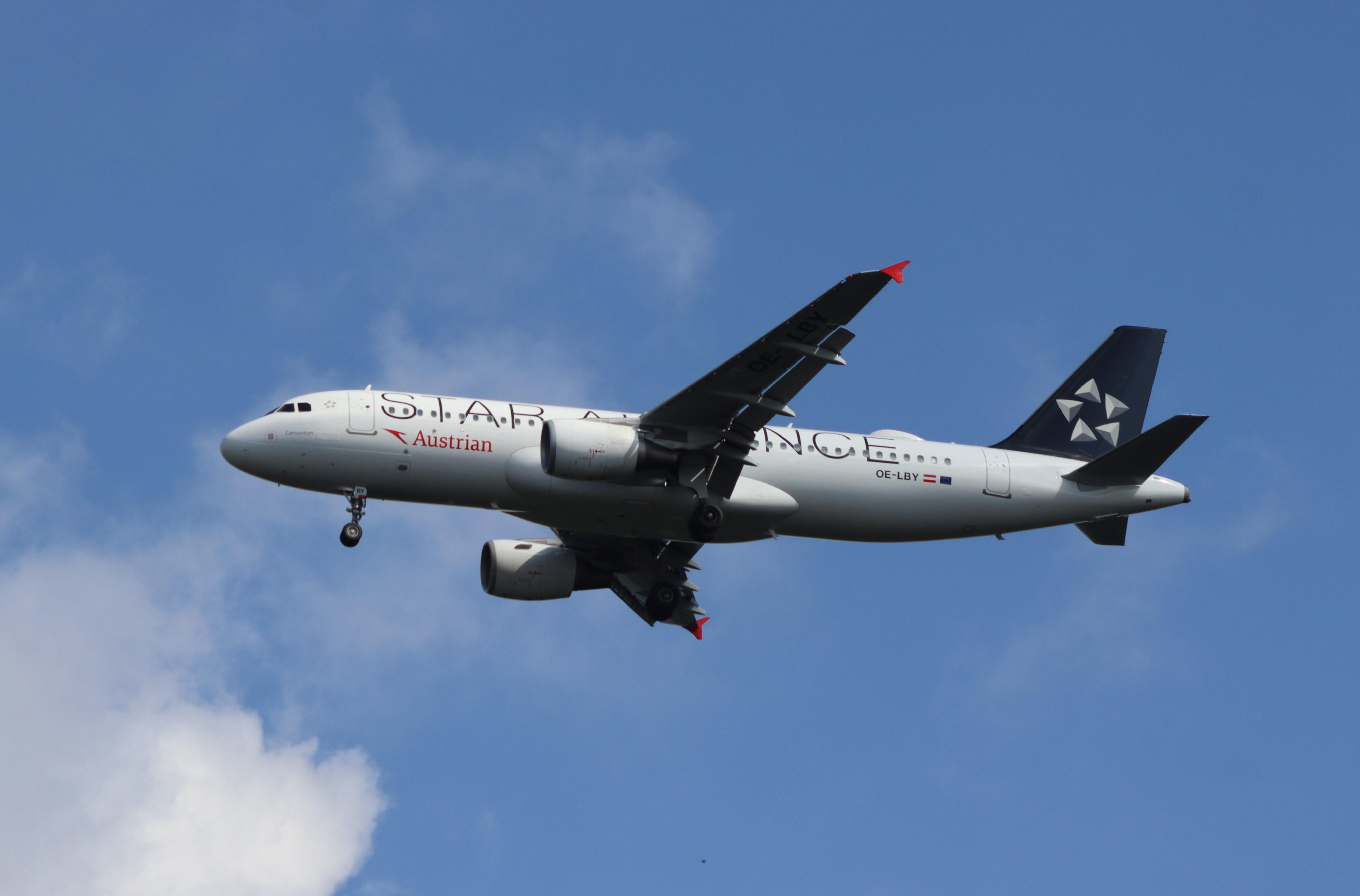OE-LBY @ EDDF - Airbus A320-214 - by MarkPasqualino