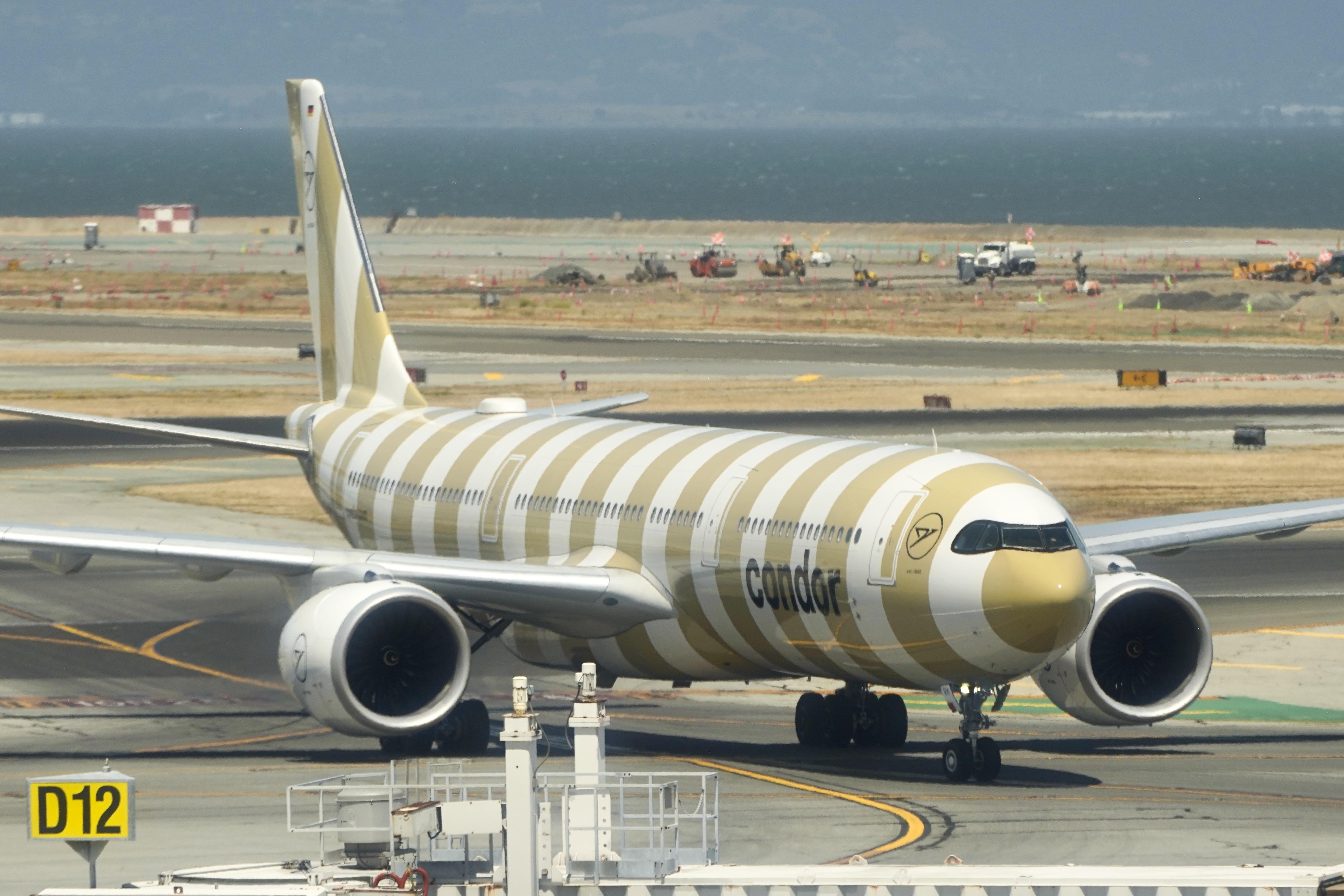 D-ANRH @ KSFO - Sky Terrace SFO 2026 - by ClaytonEddy