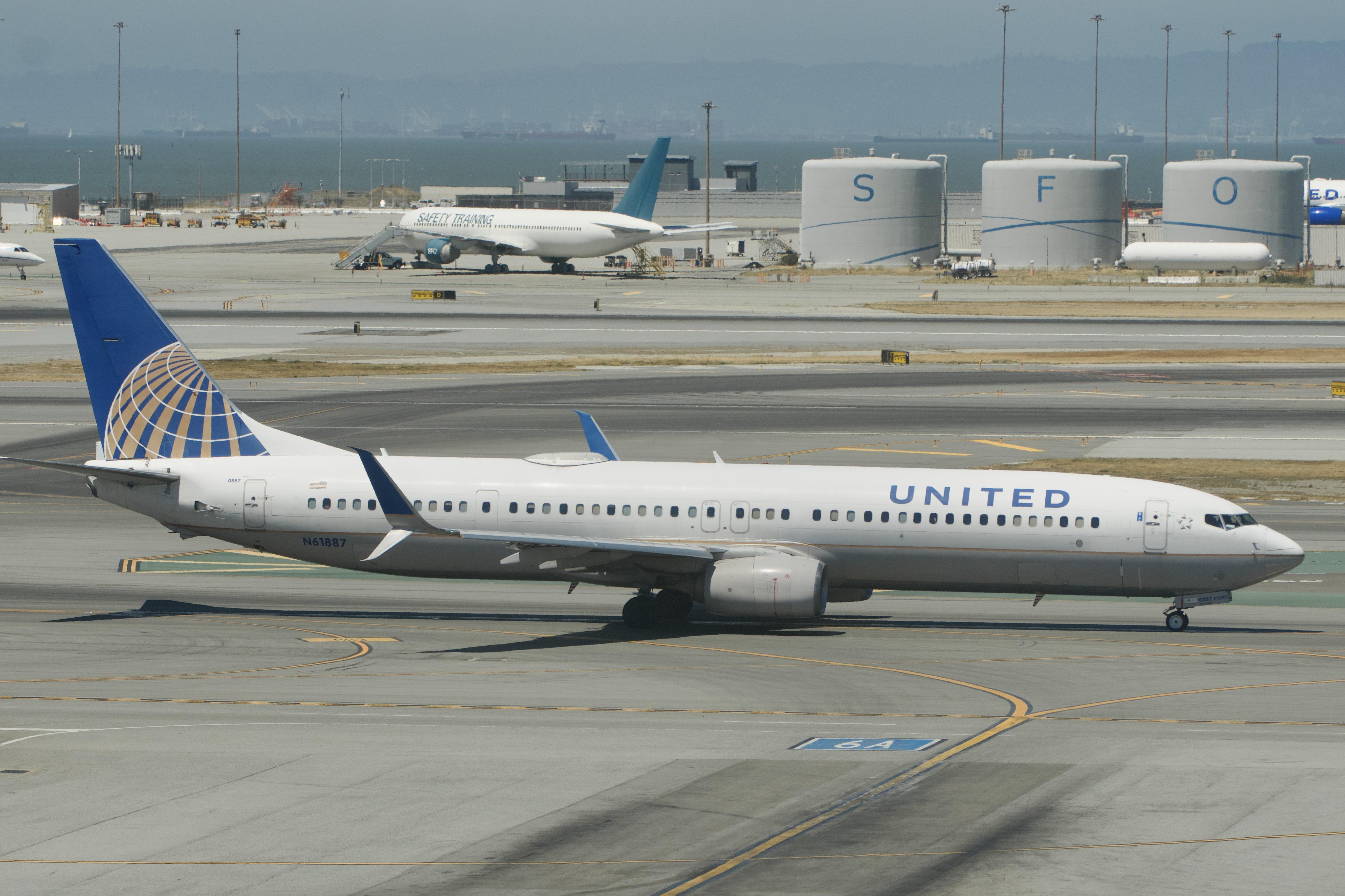 N61887 @ KSFO - Sky Terrace SFO 2026 - by ClaytonEddy