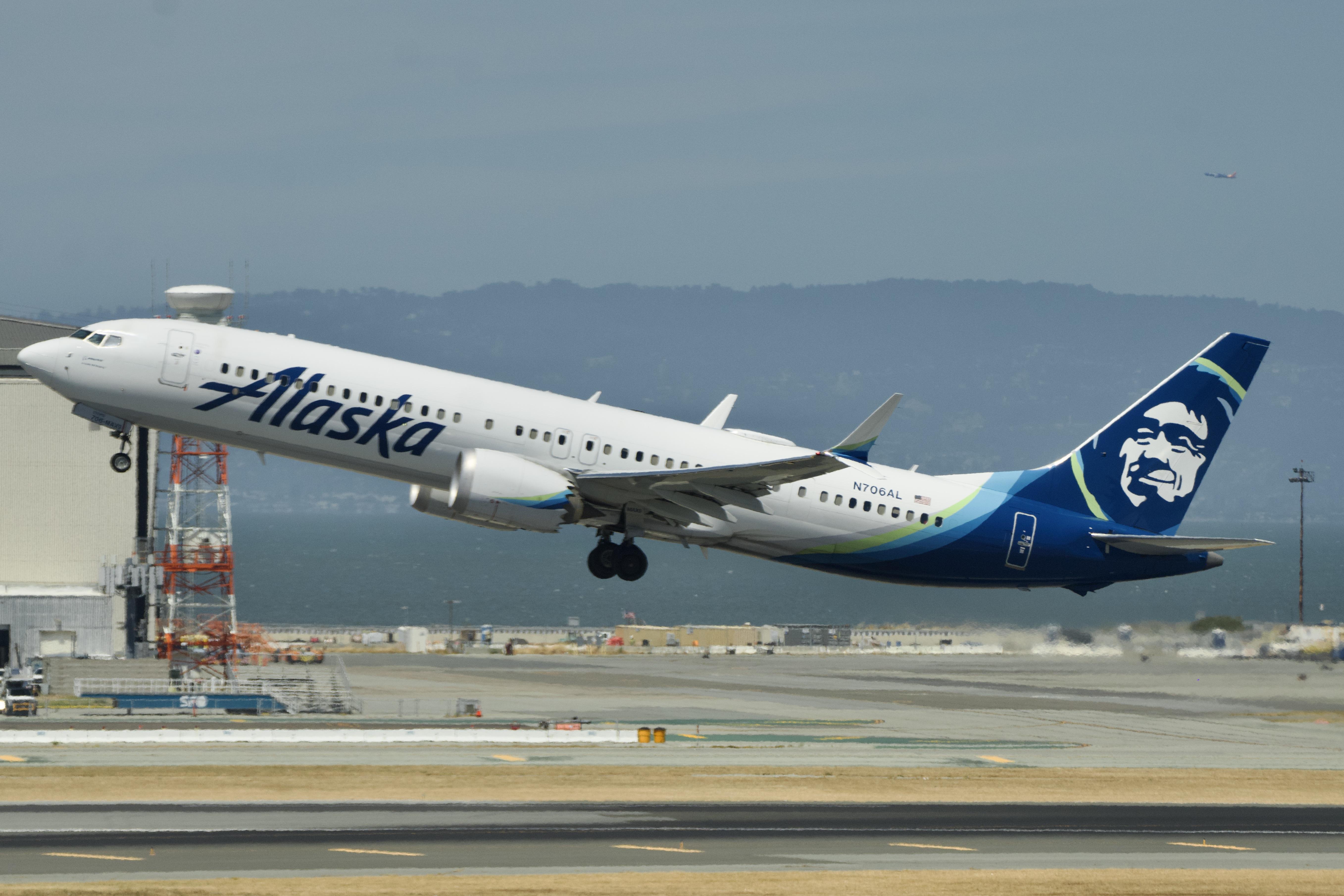 N706AL @ KSFO - Sky Terrace SFO 2026 - by ClaytonEddy