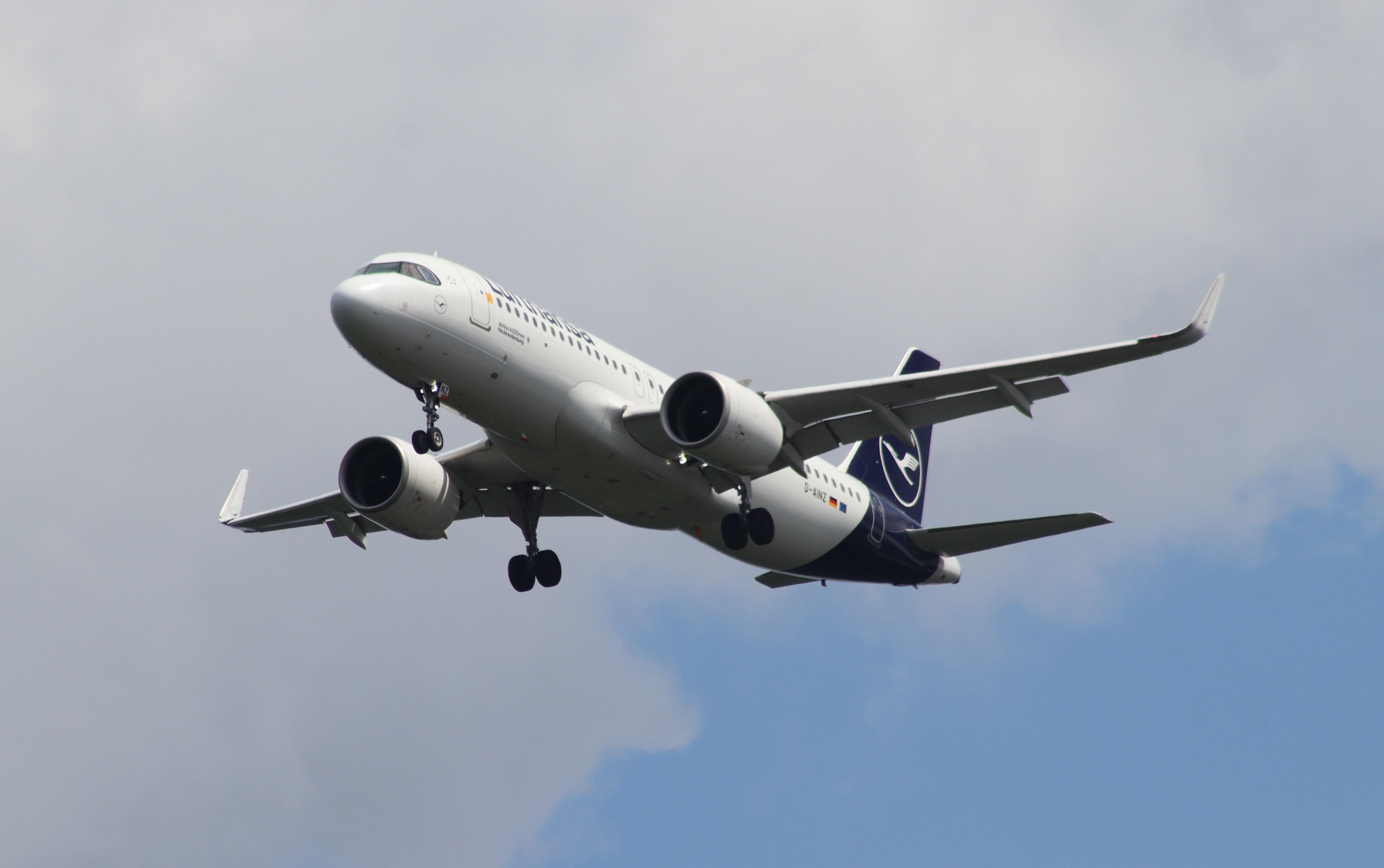 D-AINZ @ EDDF - Airbus A320-271N - by MarkPasqualino