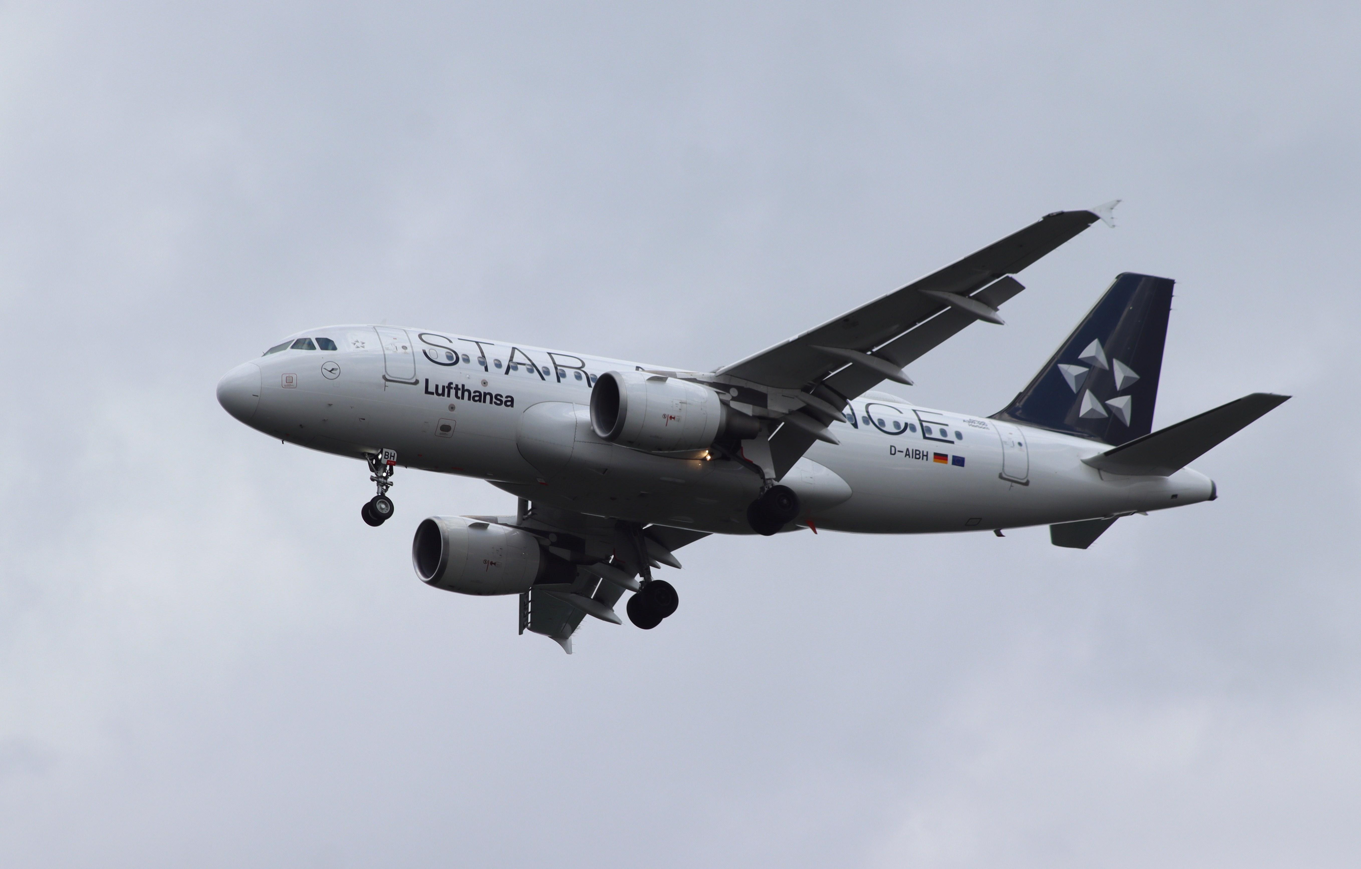 D-AIBH @ EDDF - Airbus A319-112 - by MarkPasqualino