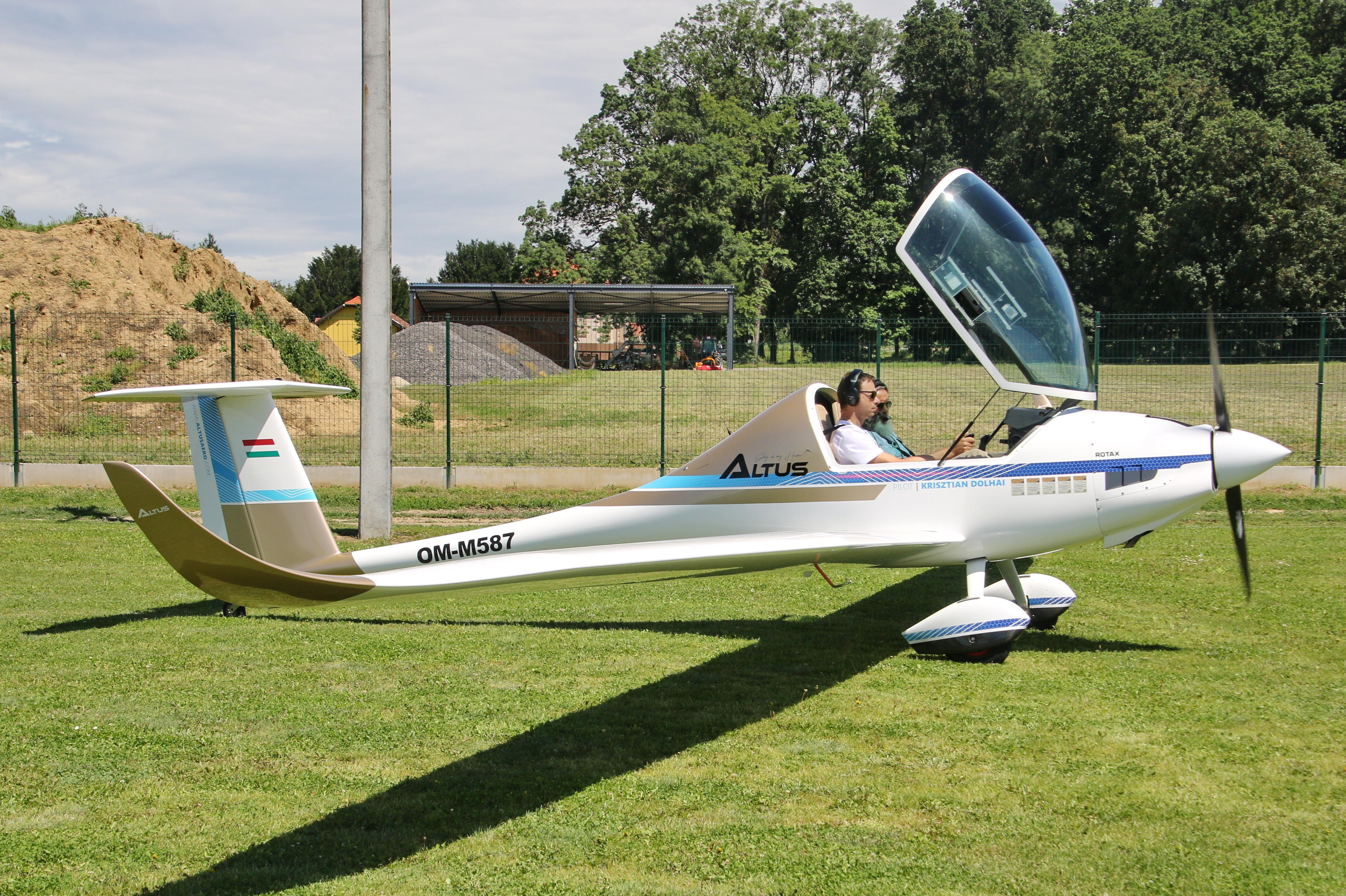 OM-M587 photo, click to enlarge