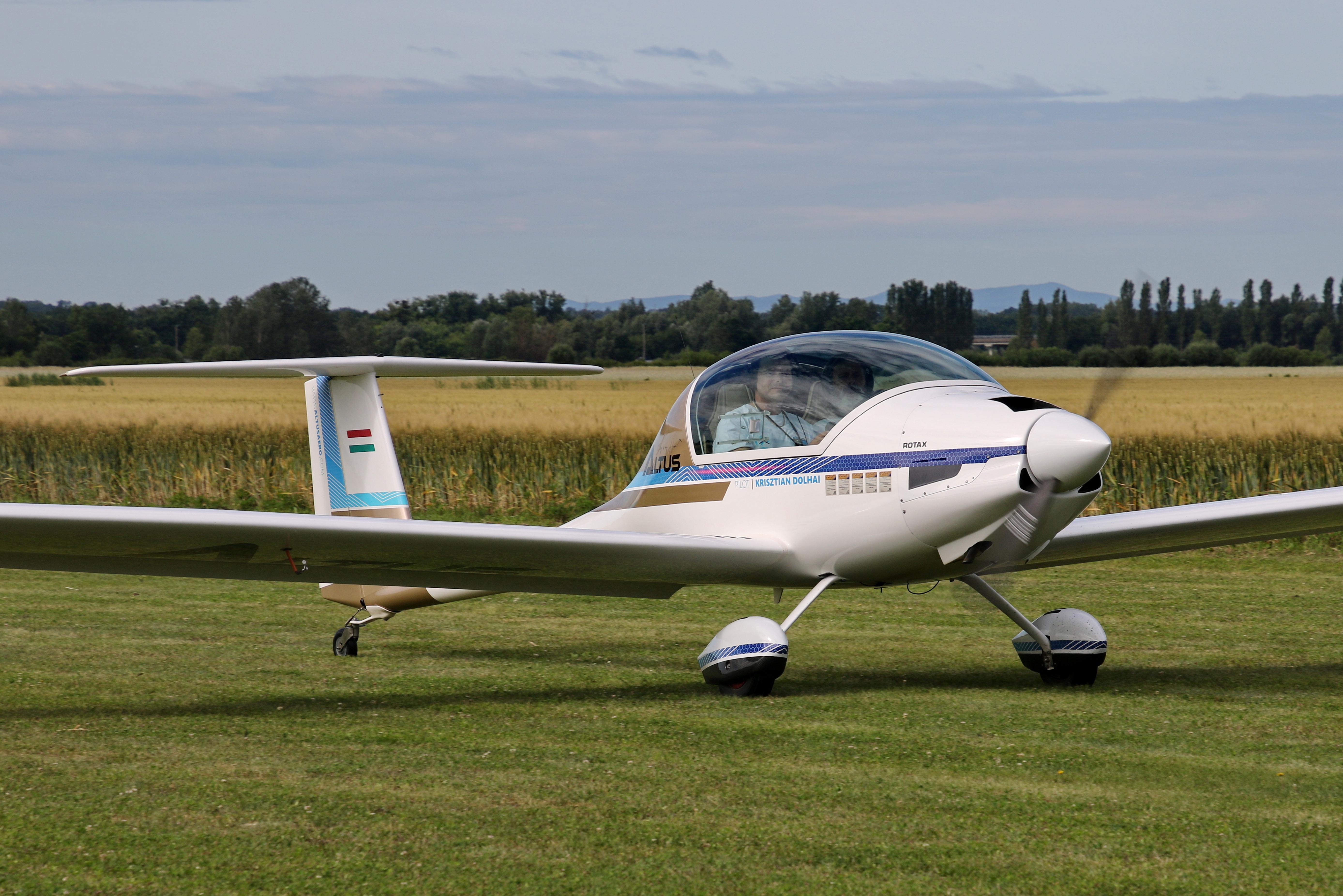 OM-M587 photo, click to enlarge