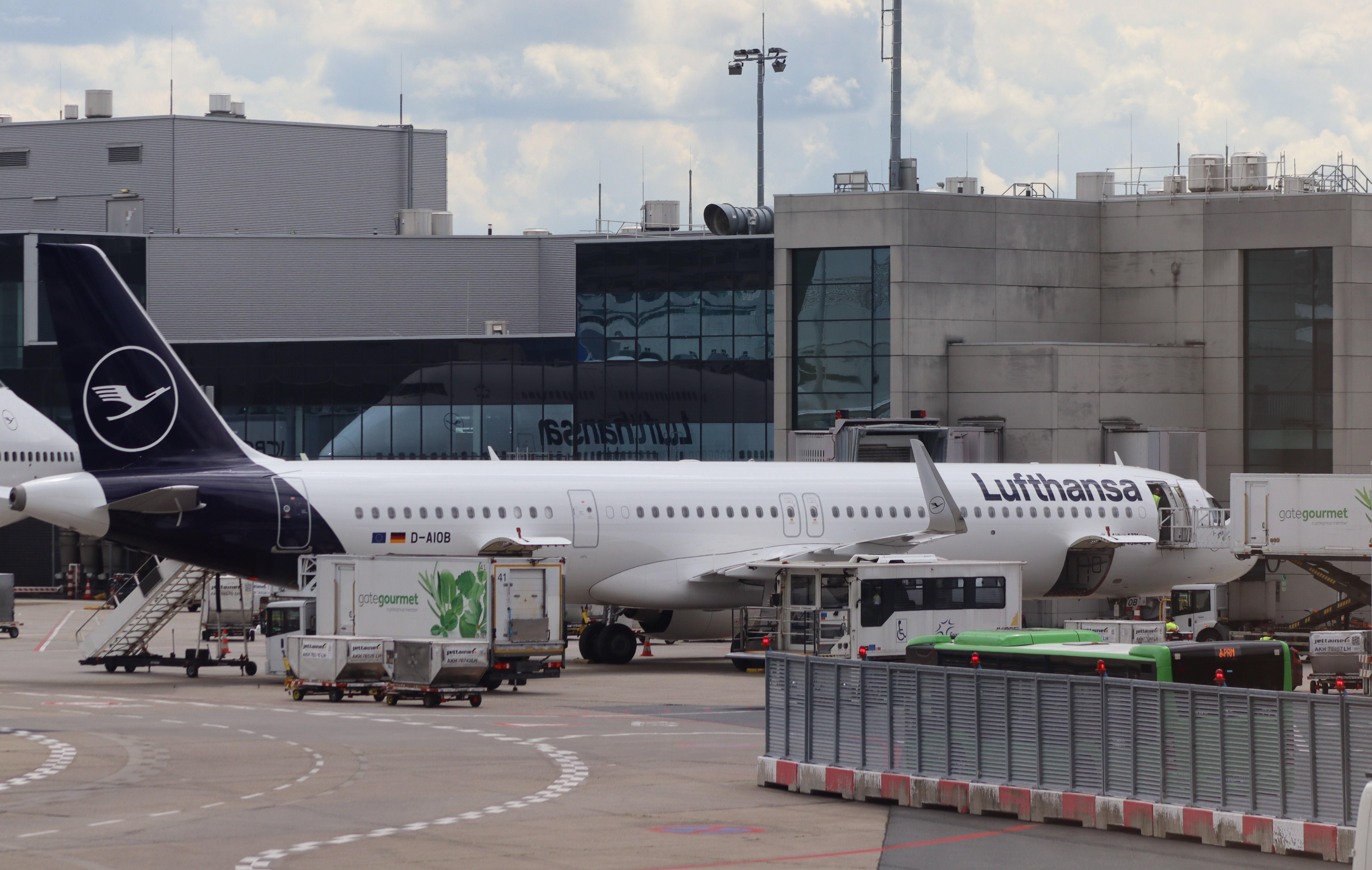 D-AIOB photo, click to enlarge