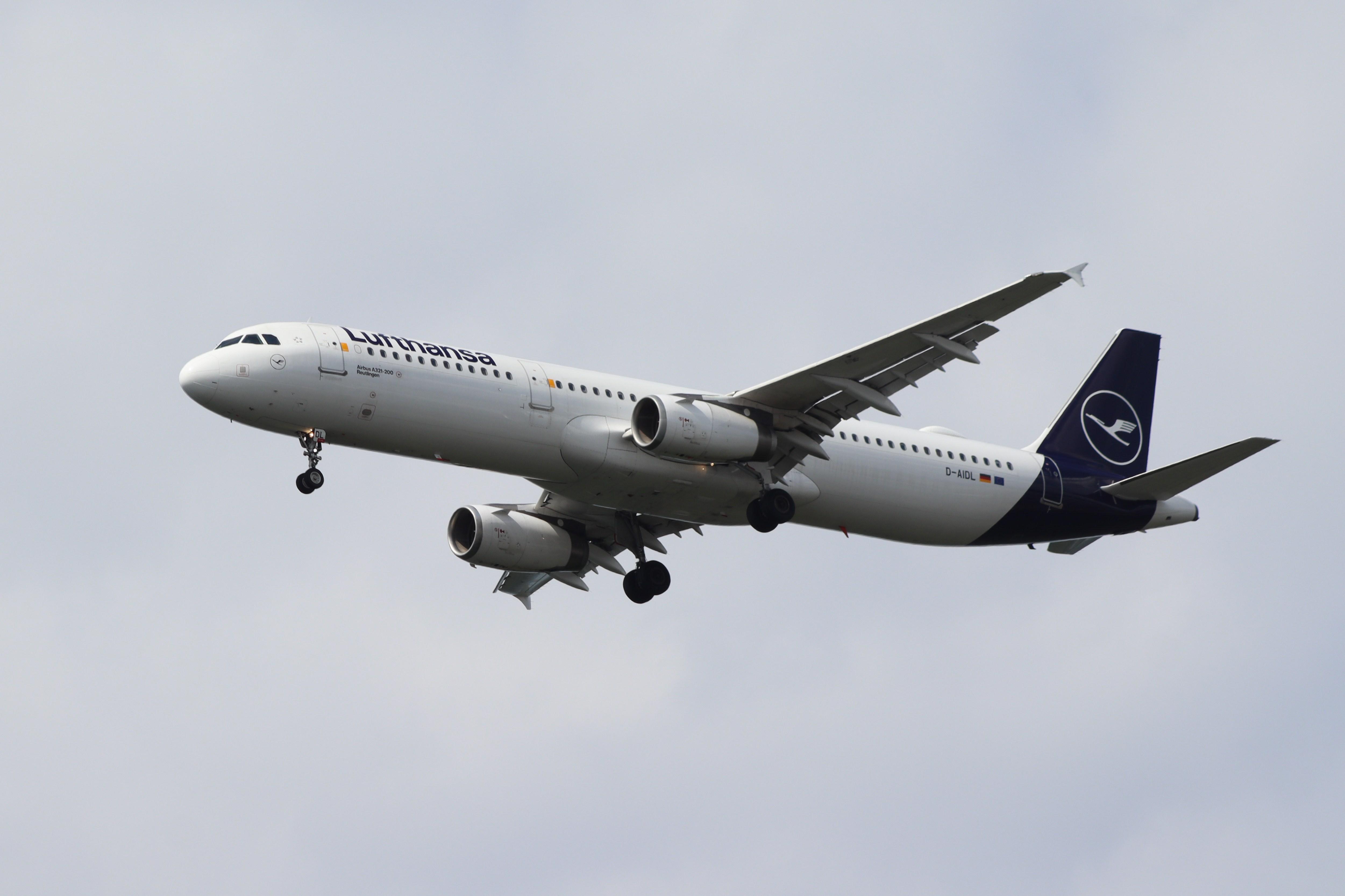 D-AIDL @ EDDF - Airbus A321-231 - by MarkPasqualino