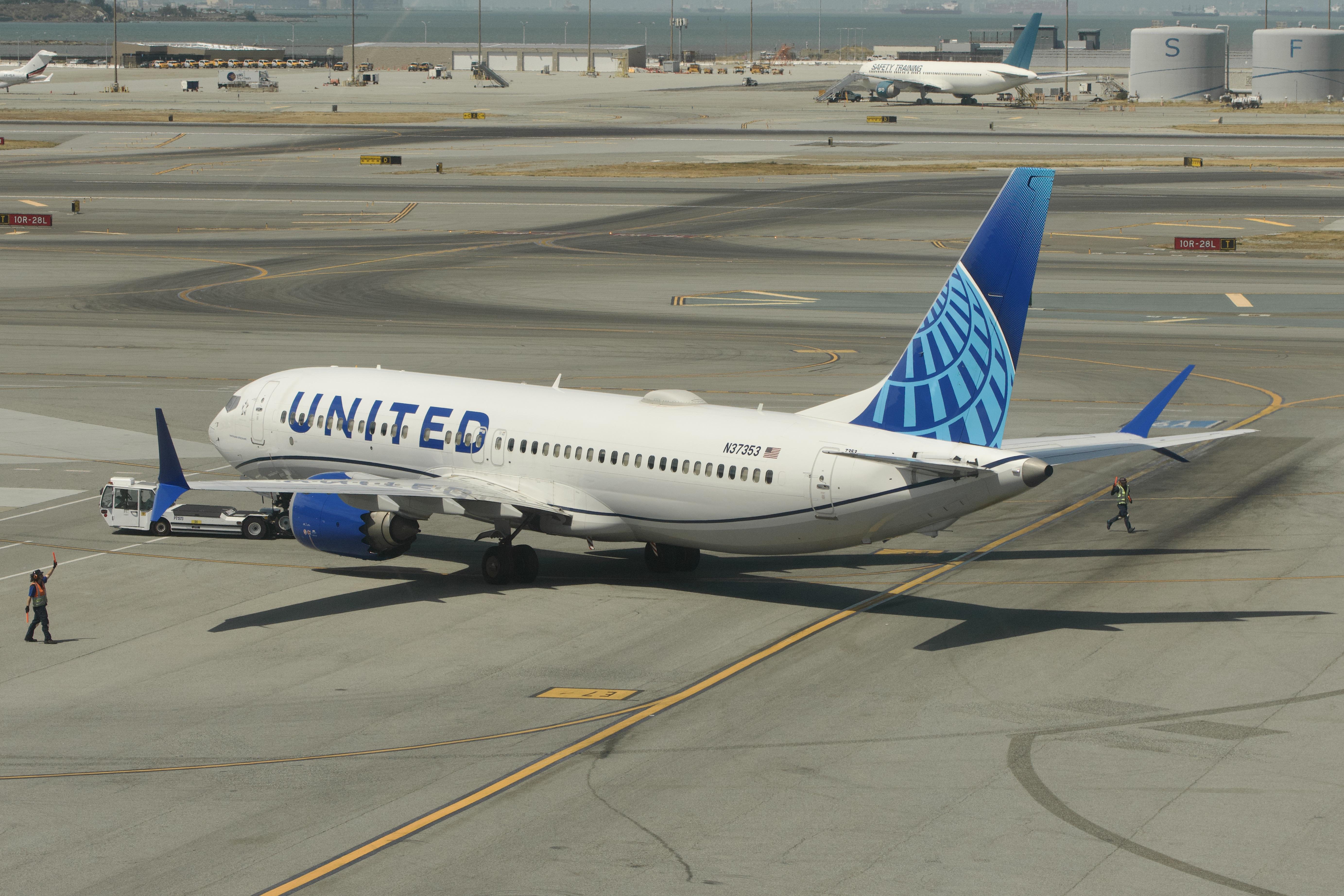 N37353 @ KSFO - Sky Terrace SFO 2026 - by ClaytonEddy