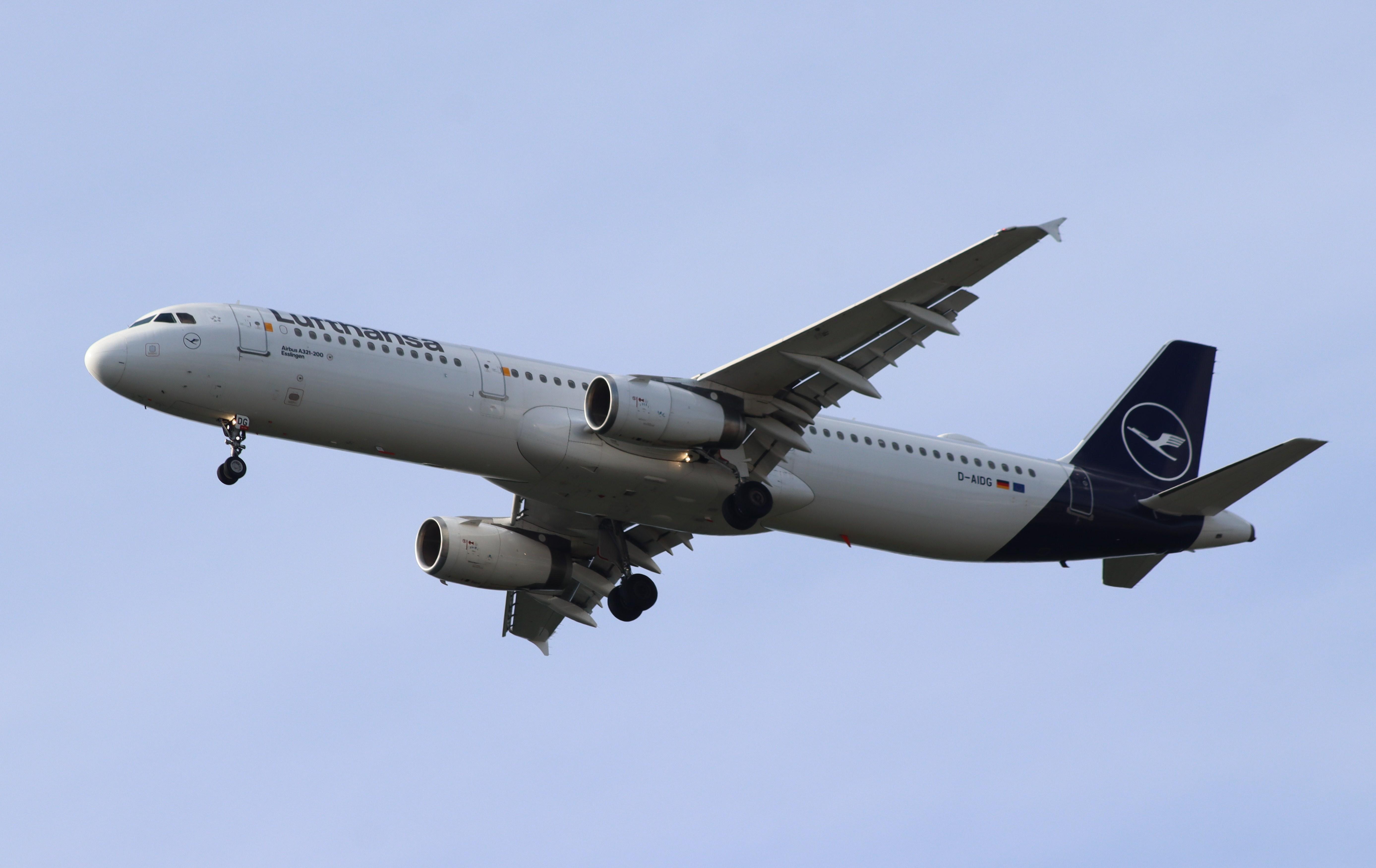 D-AIDG @ EDDF - Airbus A321-231 - by MarkPasqualino