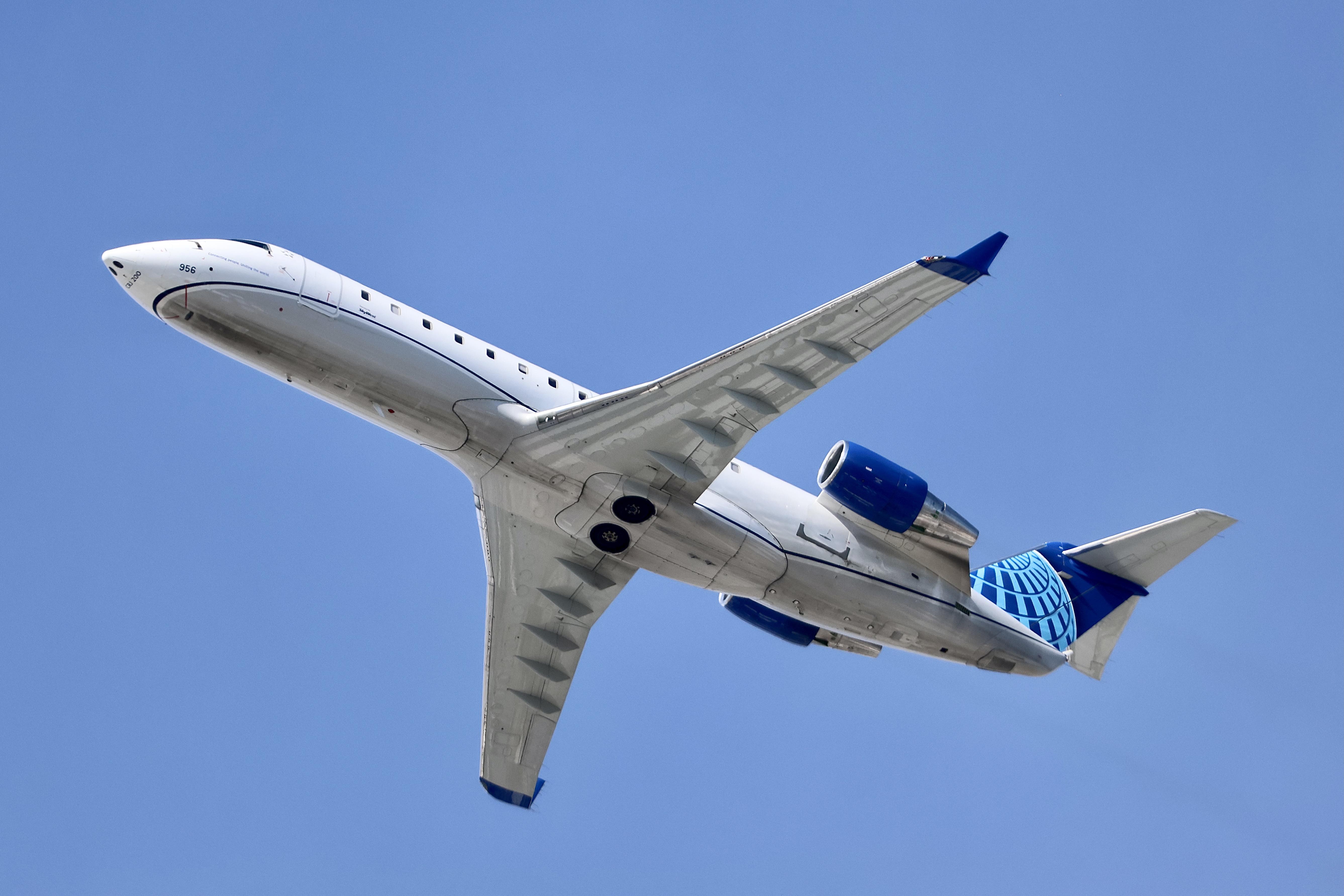 N956SW @ KORD - CRJ2 SkyWest/United Express Bombardier CL-600-2B19 N956SW dearting 28R KORD - by MarkKalfas