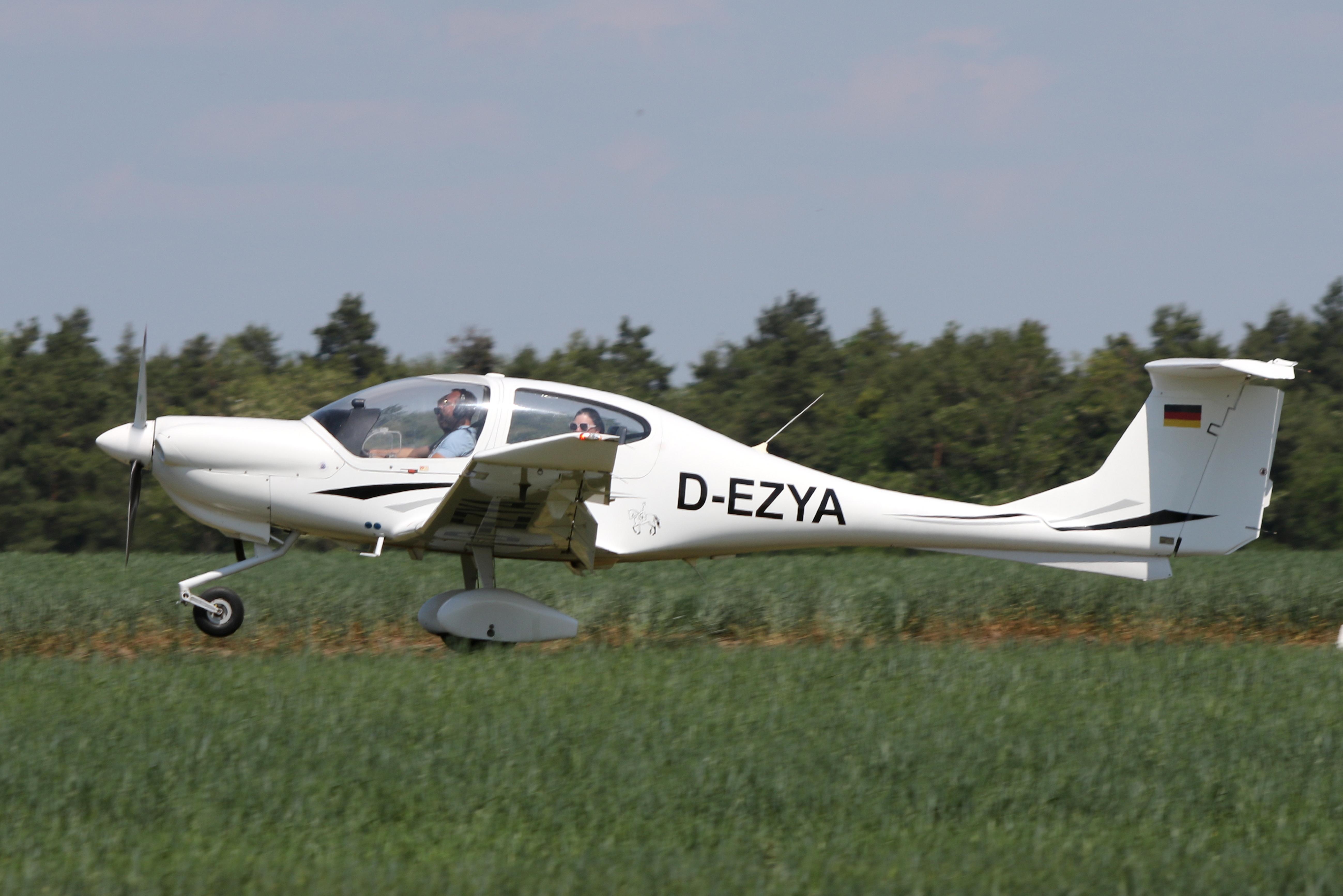 D-EZYA photo, click to enlarge