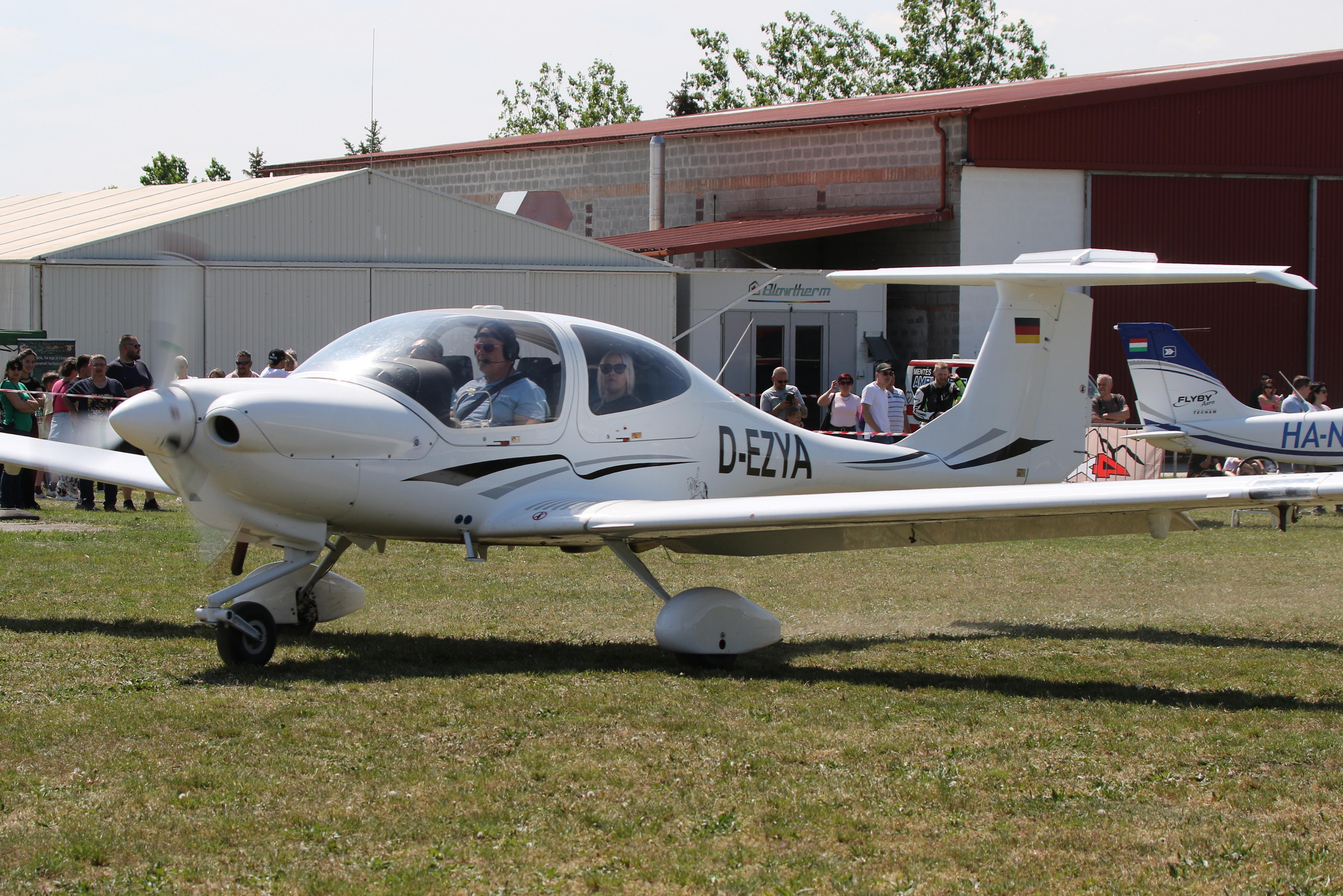 D-EZYA photo, click to enlarge