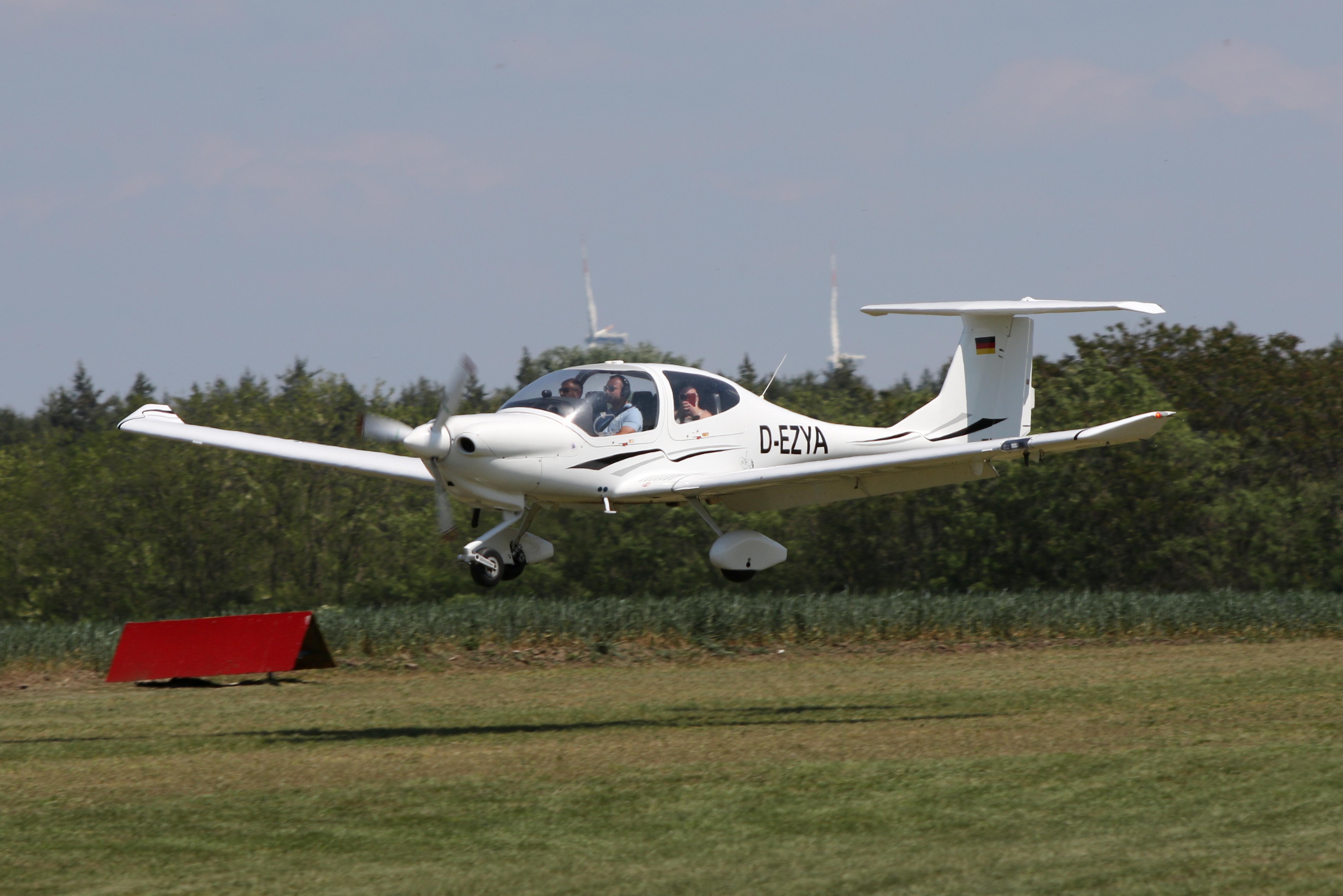 D-EZYA photo, click to enlarge