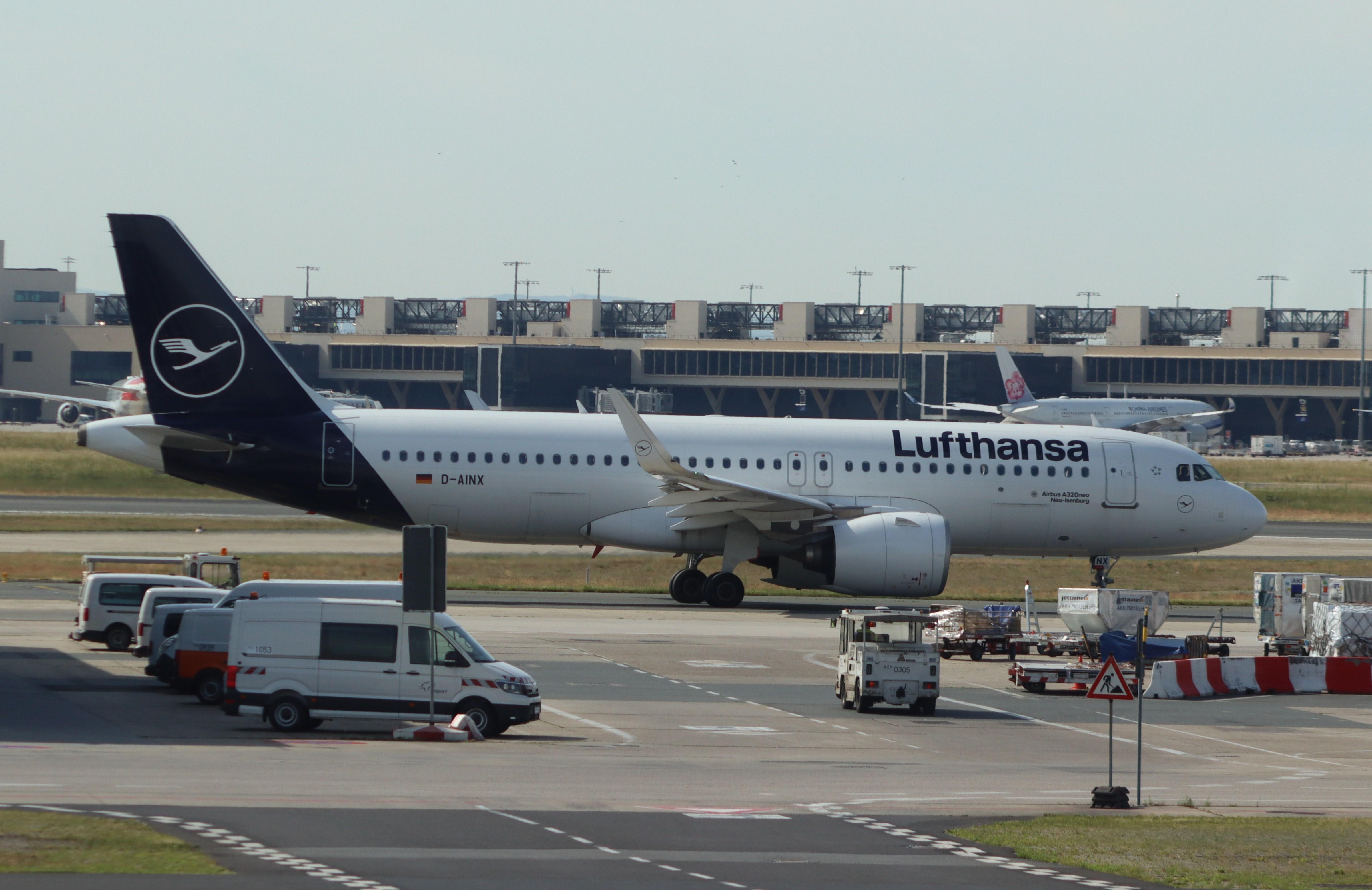 D-AINX @ EDDF - Airbus A320-271N - by MarkPasqualino