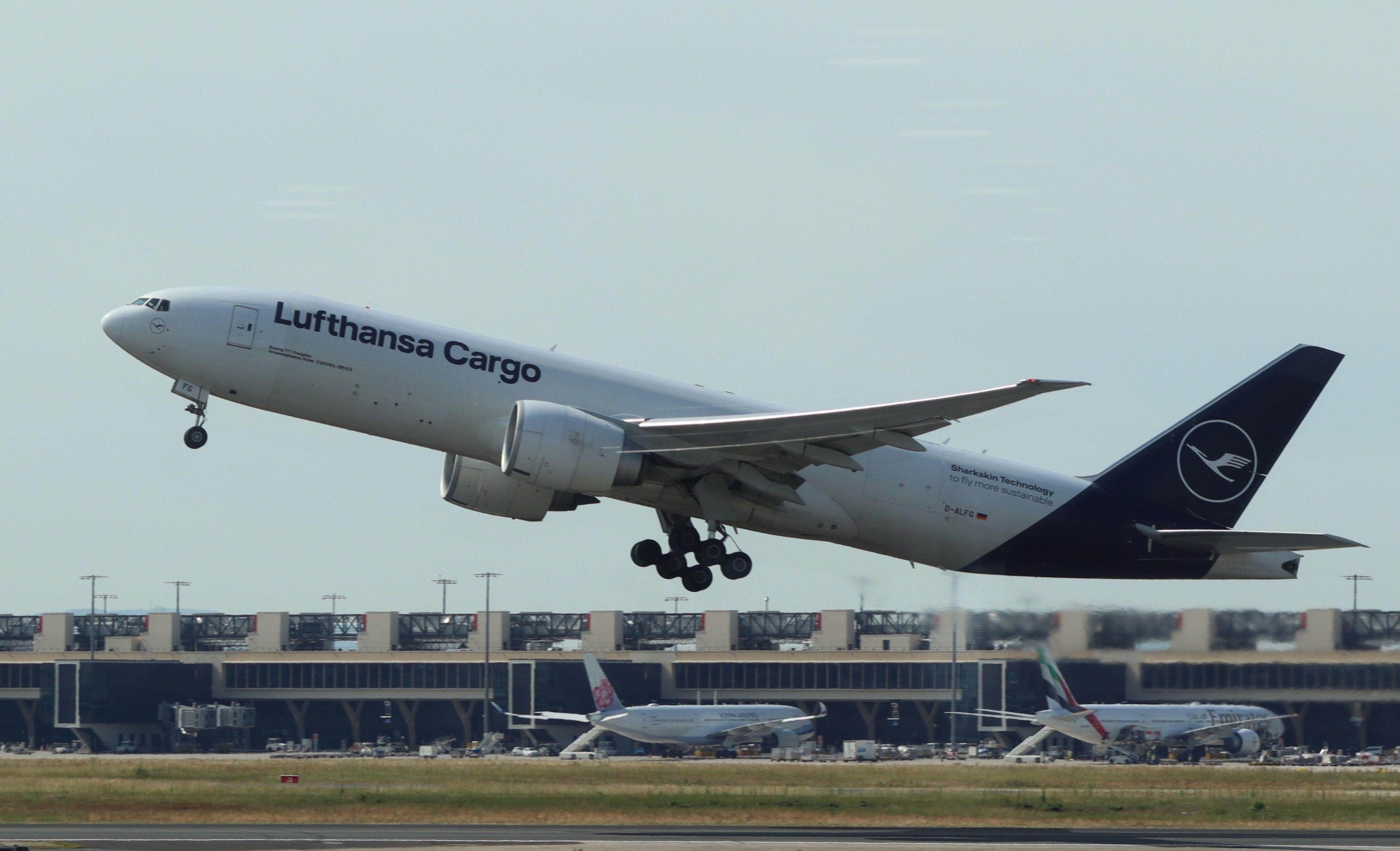 D-ALFG @ EDDF - Boeing 777-FBT - by MarkPasqualino