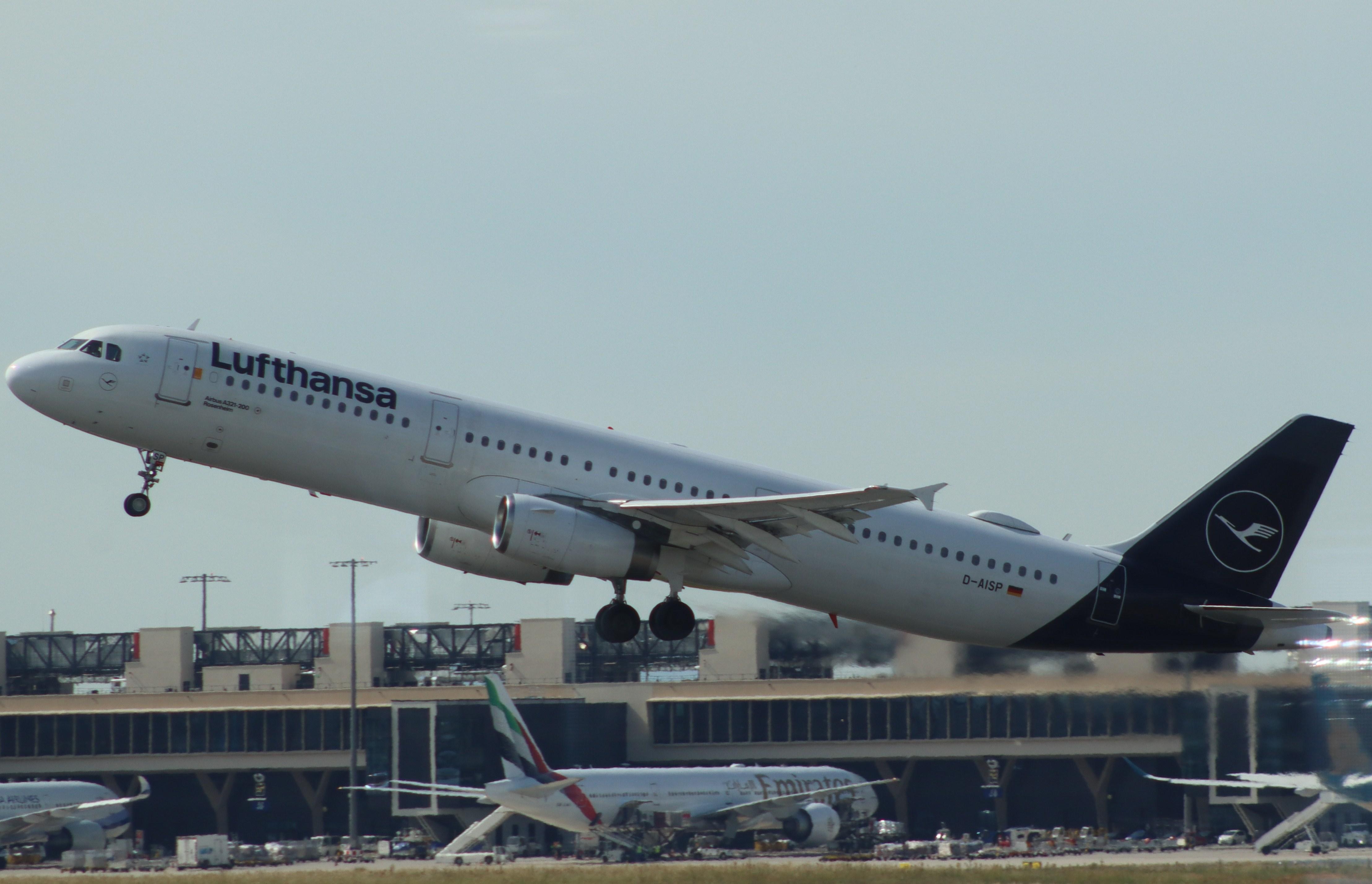 D-AISP @ EDDF - Airbus A321-231 - by MarkPasqualino