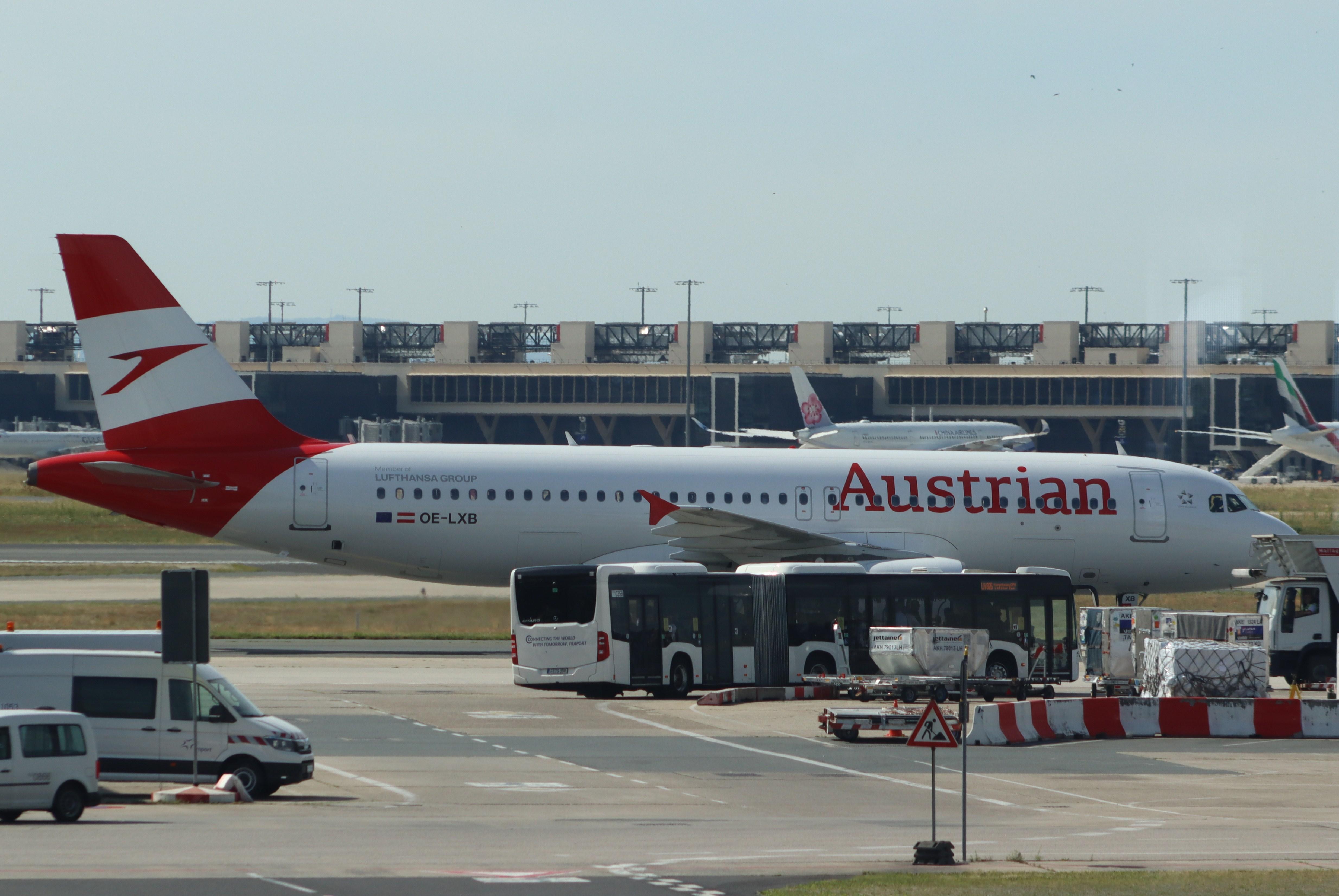 OE-LXB @ EDDF - Airbus A320-216 - by MarkPasqualino