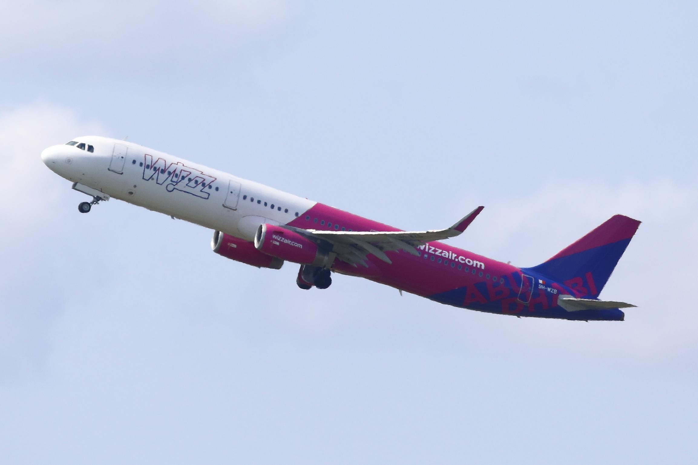 D-AIWA photo, click to enlarge
