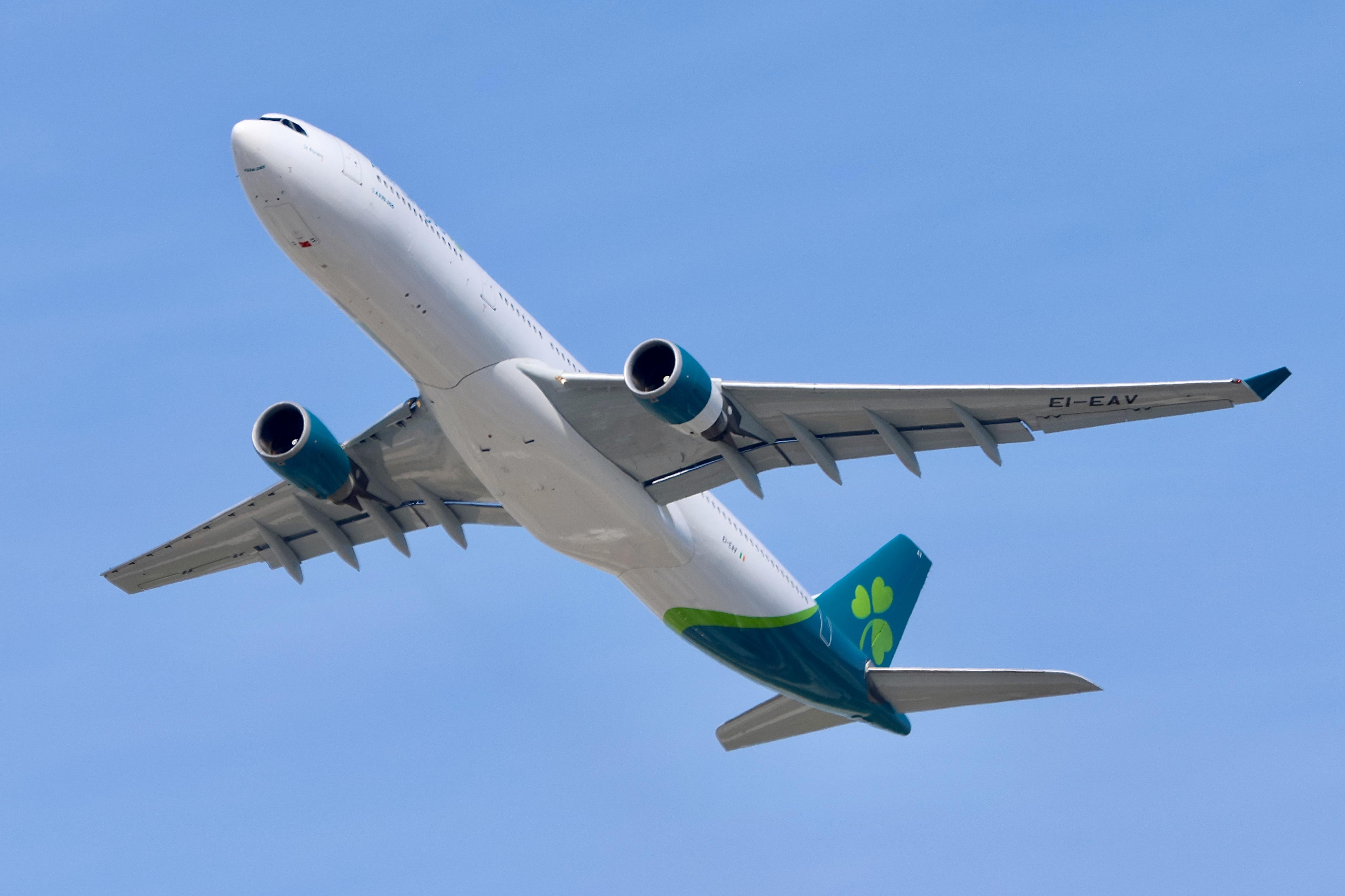 EI-EAV photo, click to enlarge