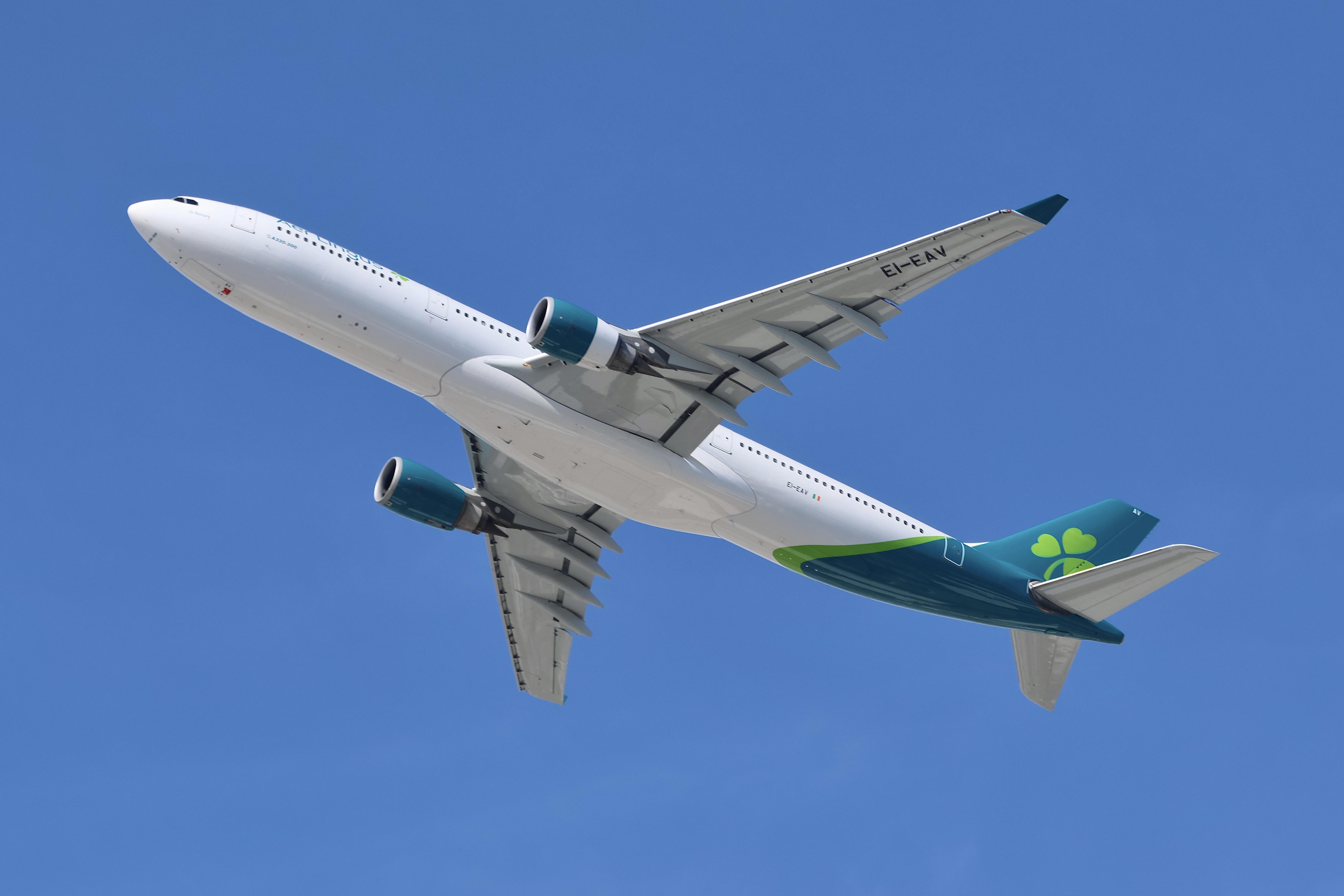 EI-EAV photo, click to enlarge
