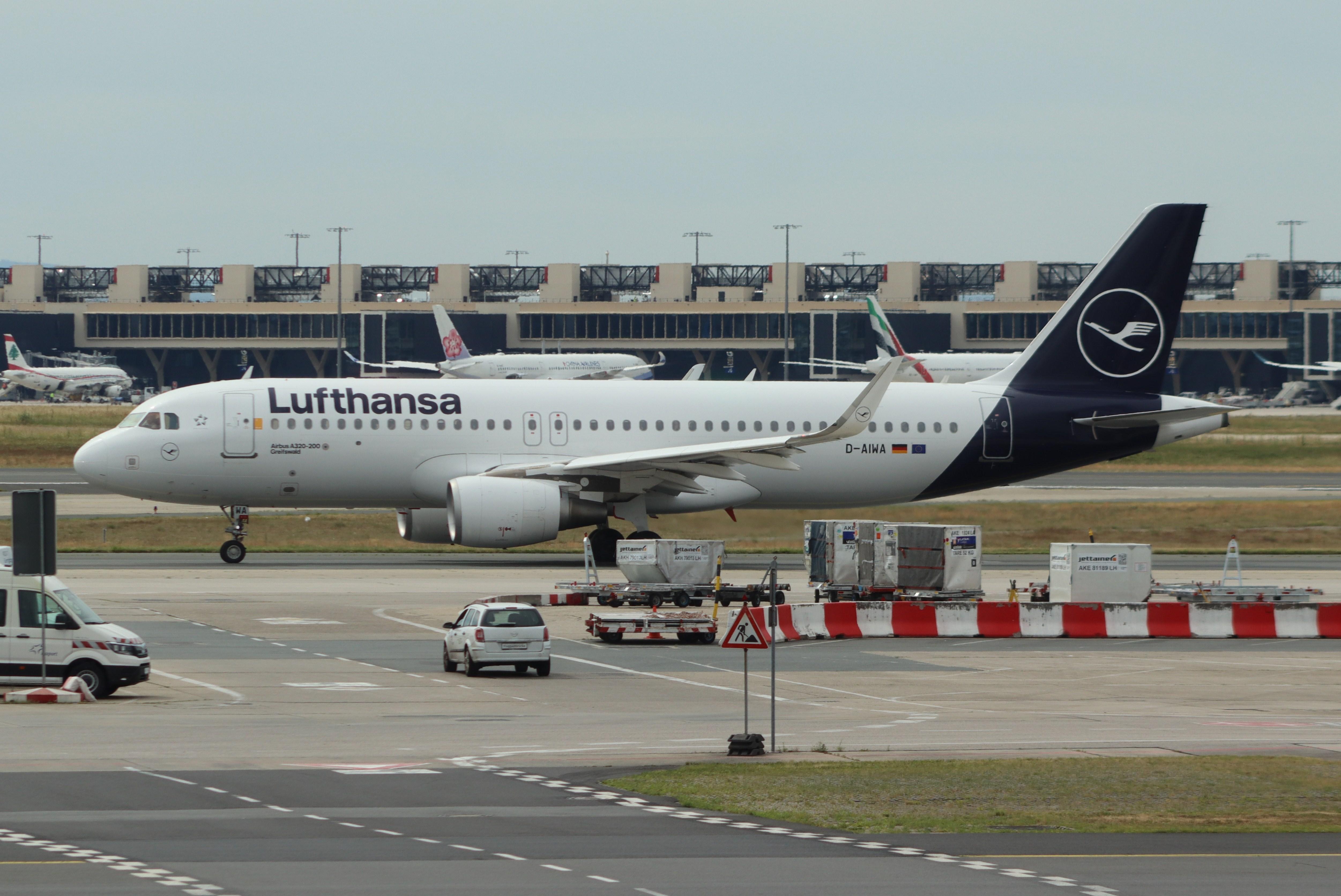 D-AIWA @ EDDF - Airbus A320-214 - by MarkPasqualino