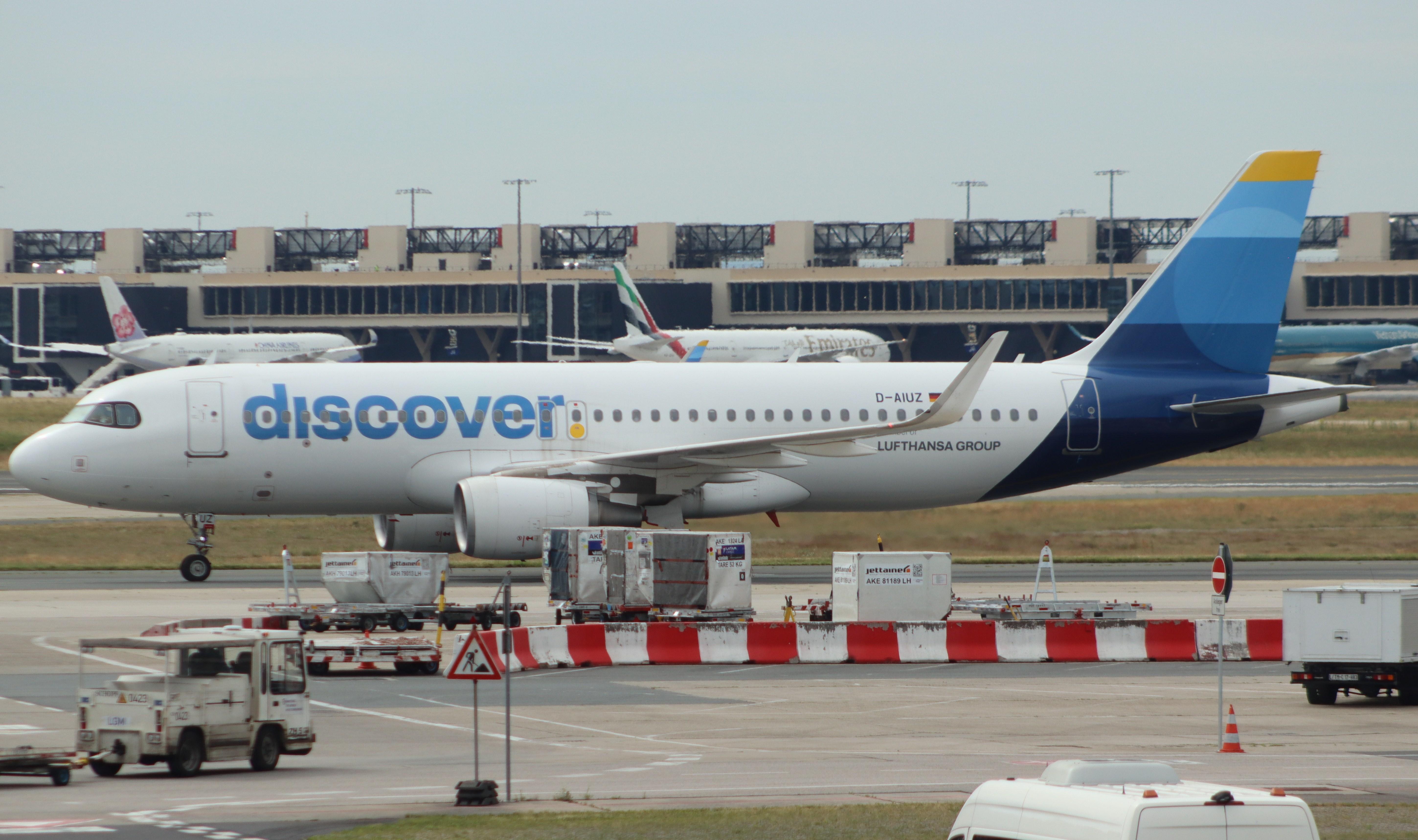 D-AIUZ @ EDDF - Airbus A320-214 - by MarkPasqualino