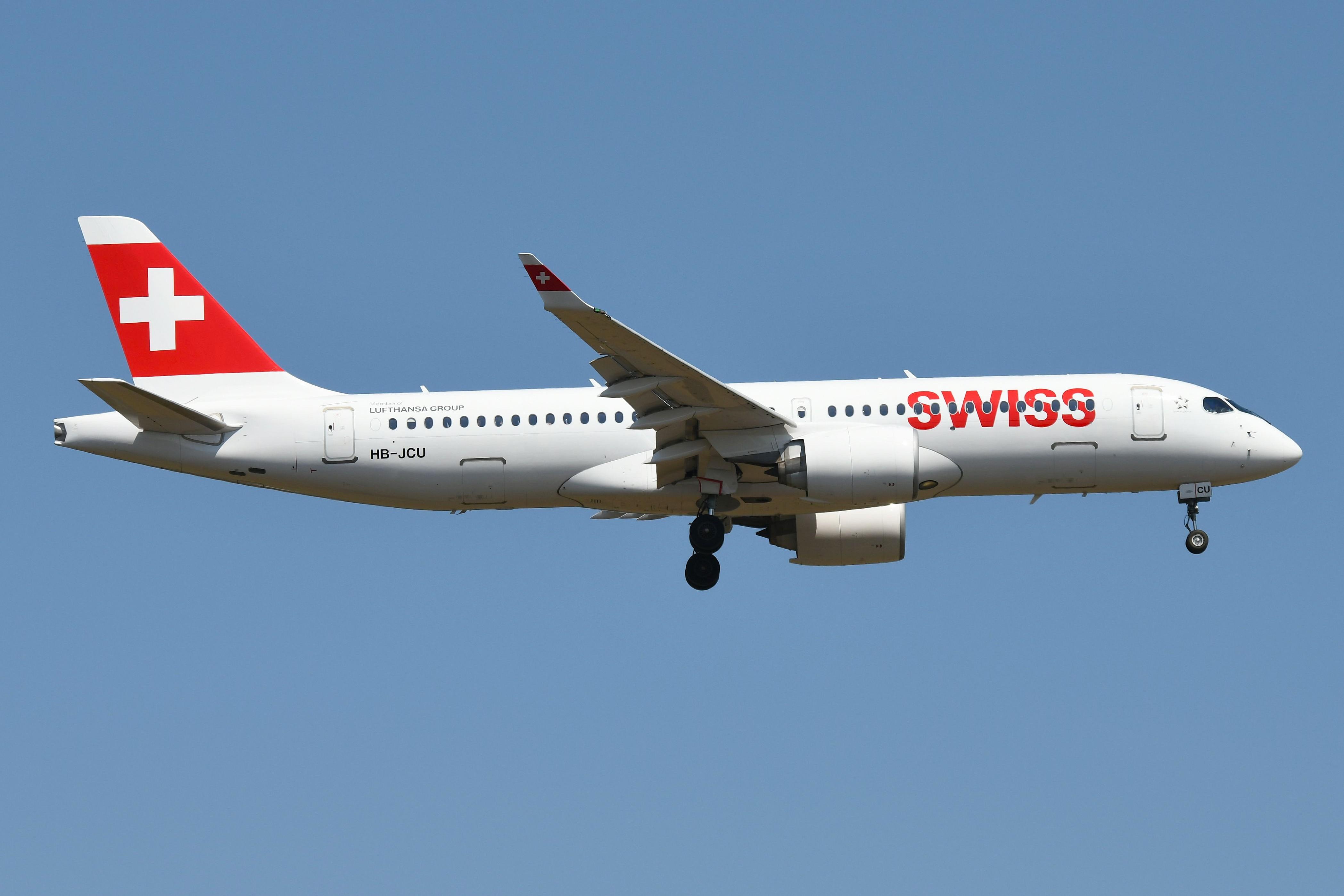 HB-JCU @ EDDF - Swiss A223 arriving - by FerryPNL