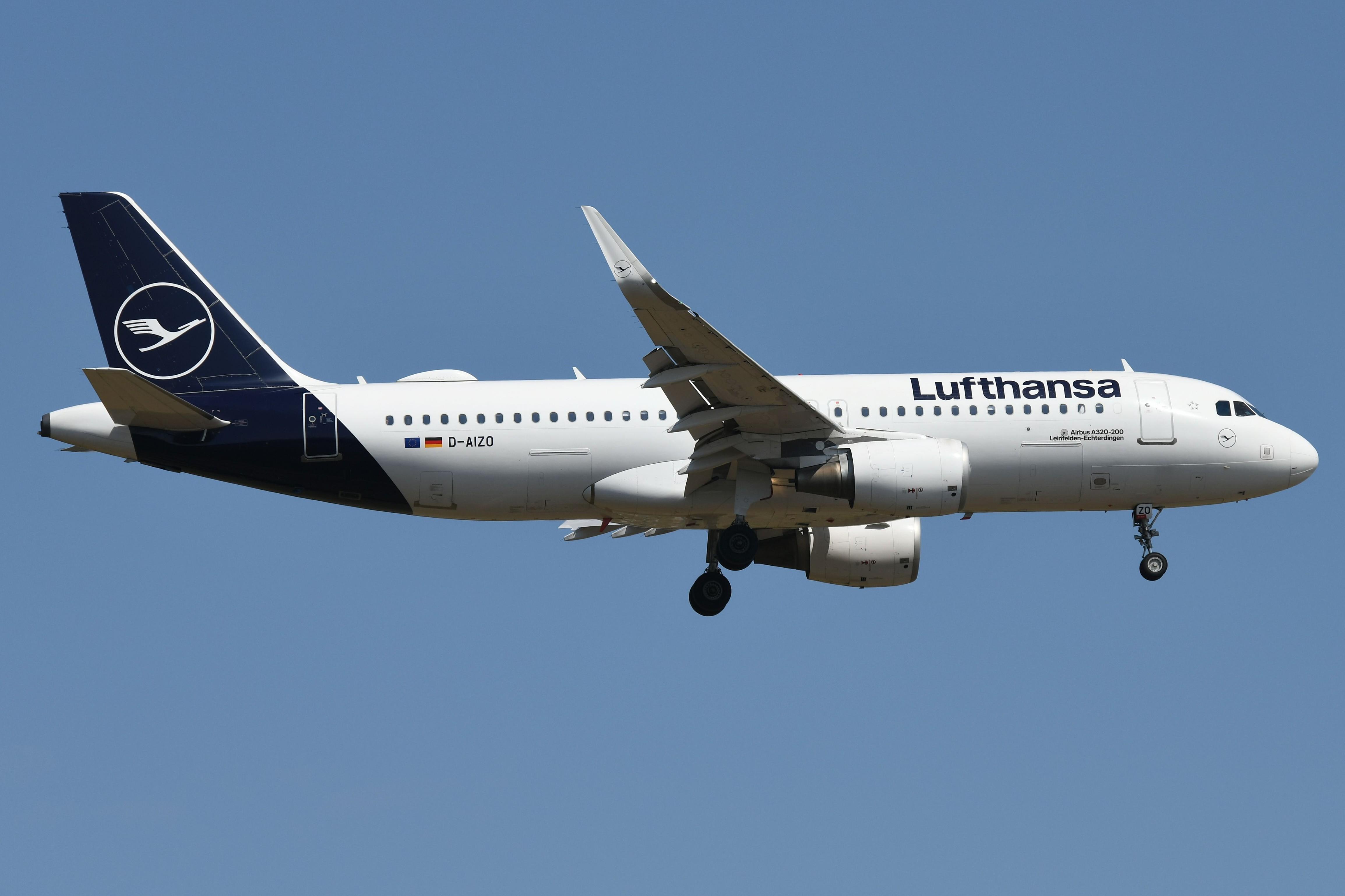 D-AIZO @ EDDF - Arrival of LH A320 - by FerryPNL